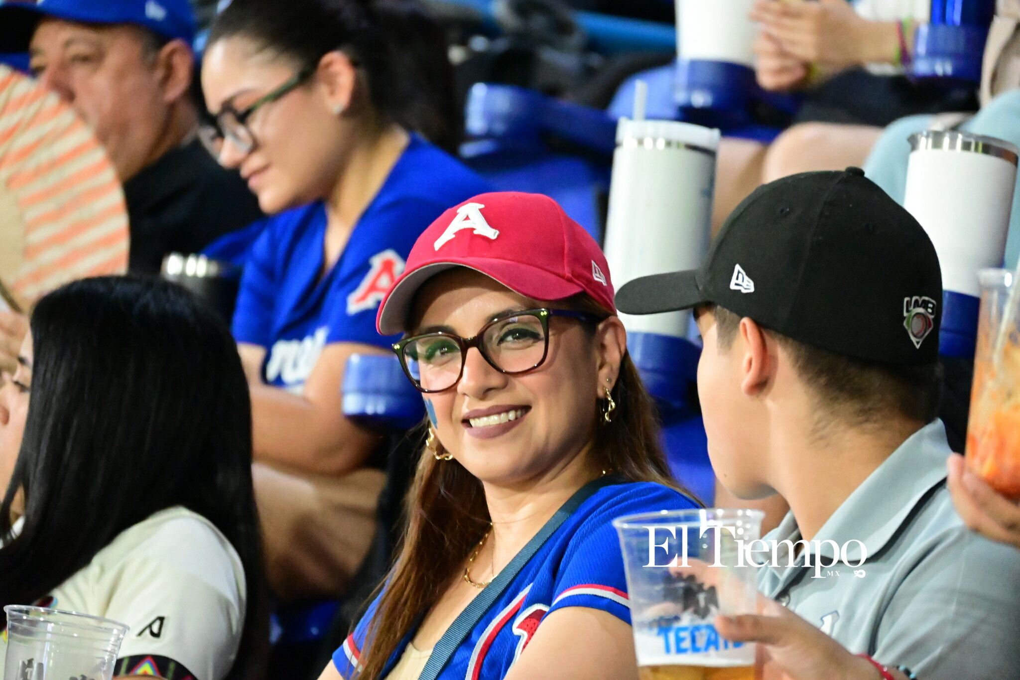 Familias llenan el estadio para apoyar a los Acereros