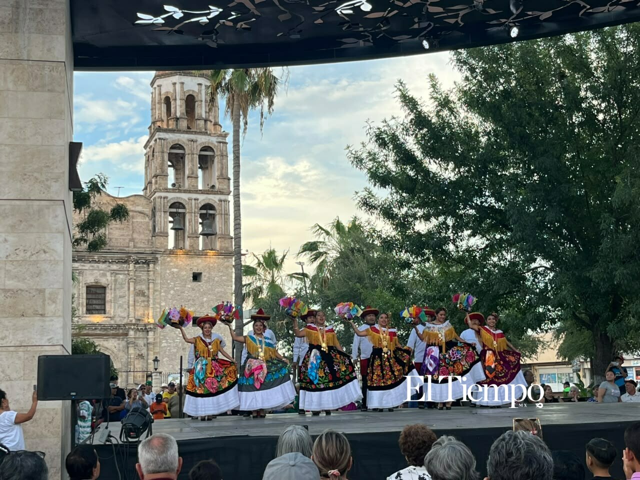 Guelaguetza llena de tradición a Monclova
