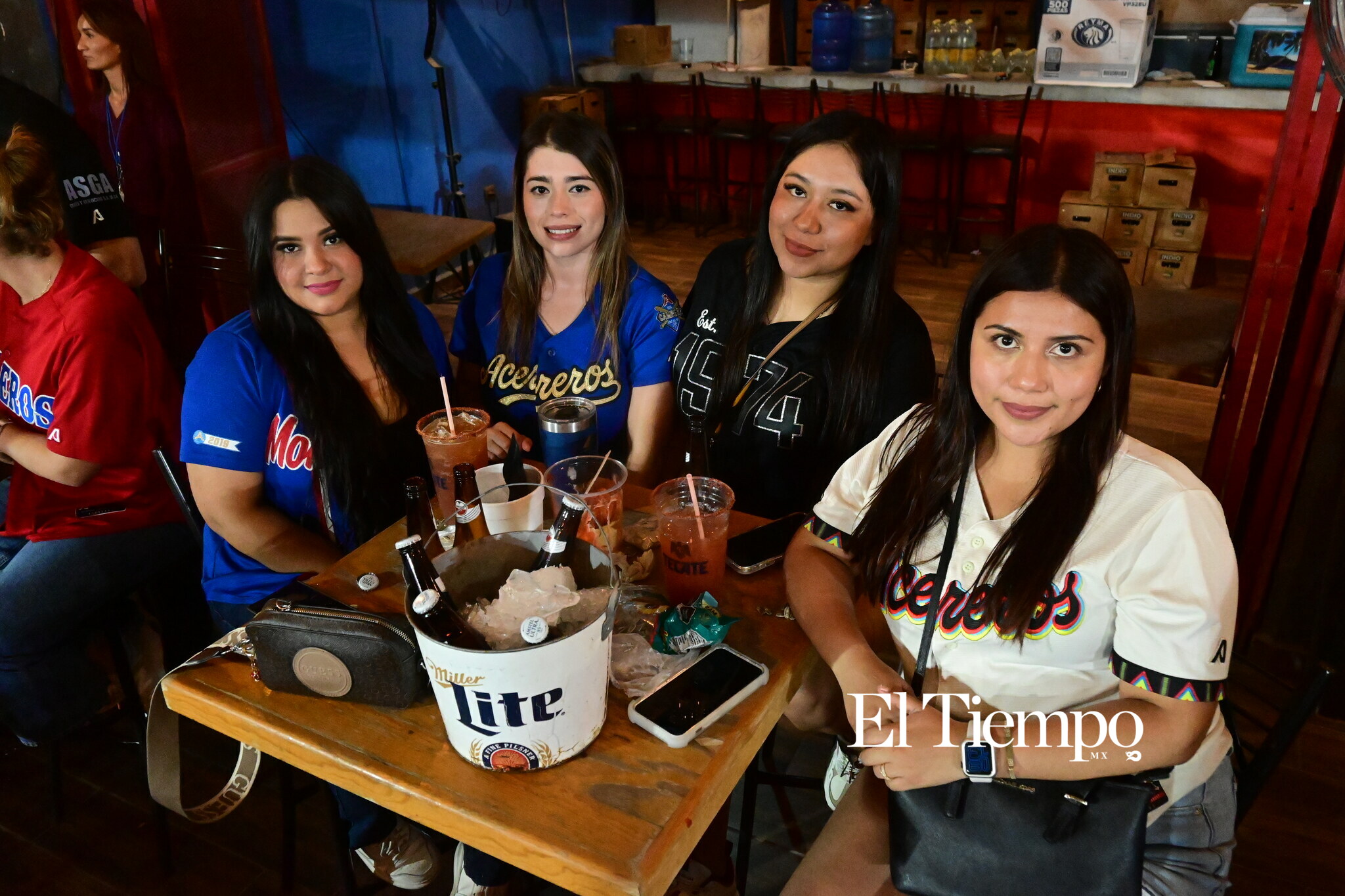 Familias llenan el estadio para apoyar a los Acereros