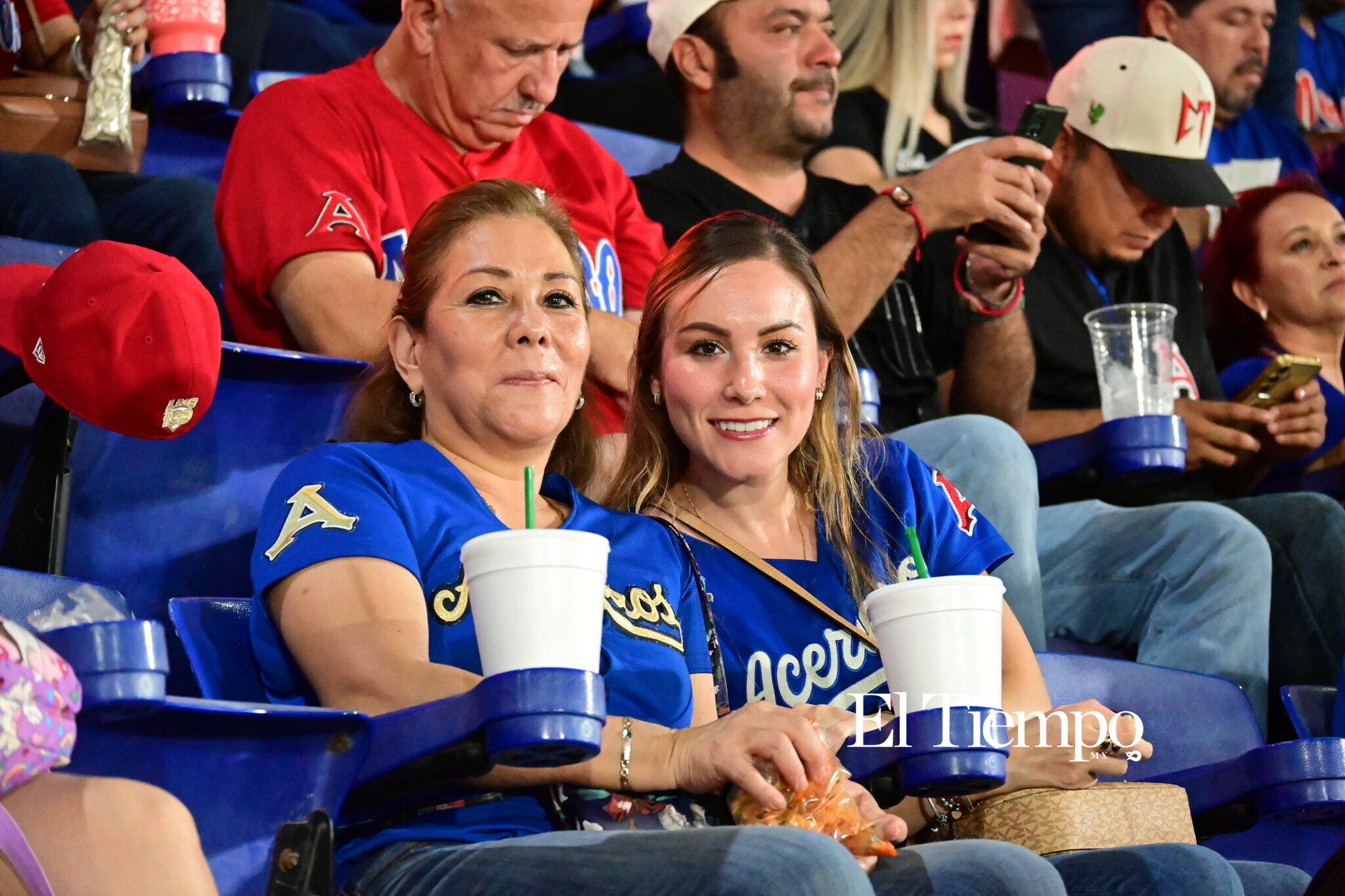Familias llenan el estadio para apoyar a los Acereros