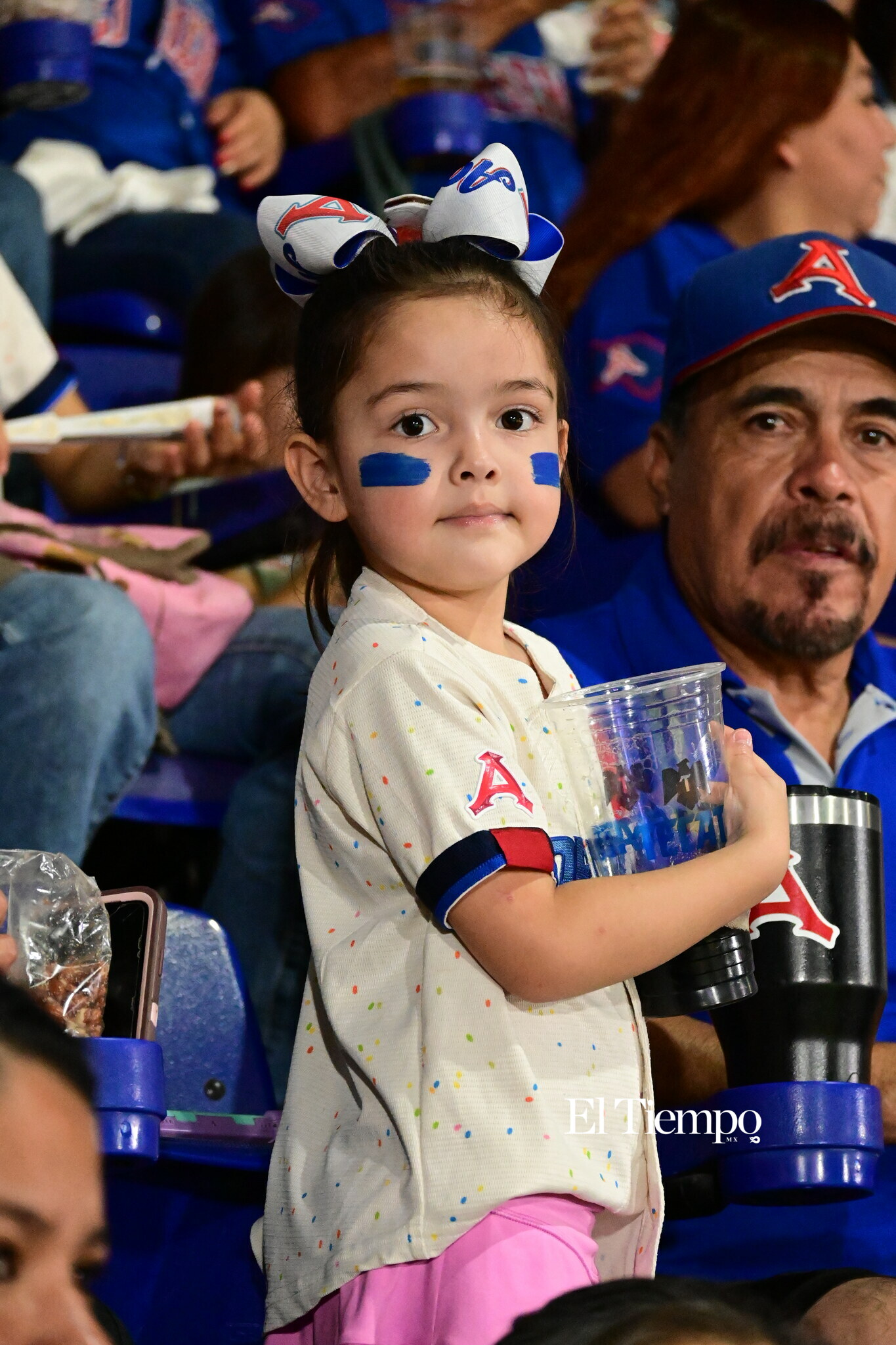 Familias llenan el estadio para apoyar a los Acereros