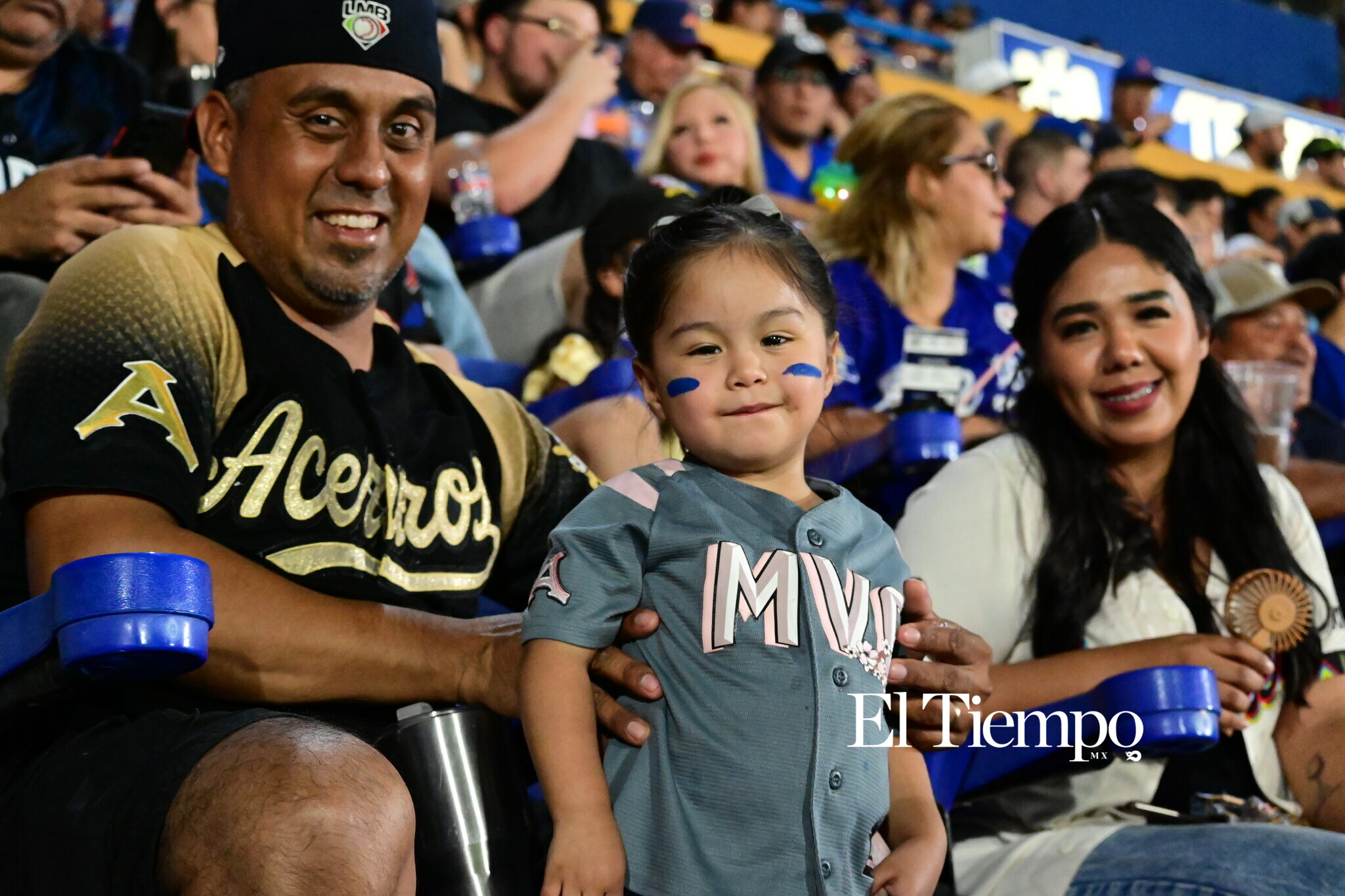 Familias llenan el estadio para apoyar a los Acereros