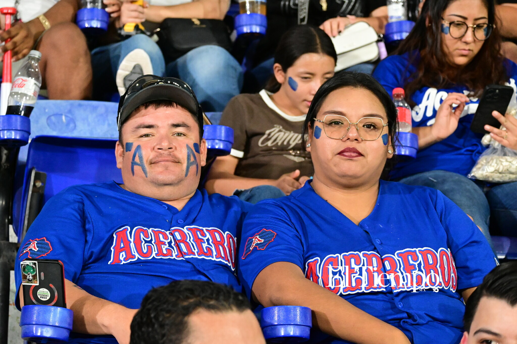 Familias llenan el estadio para apoyar a los Acereros