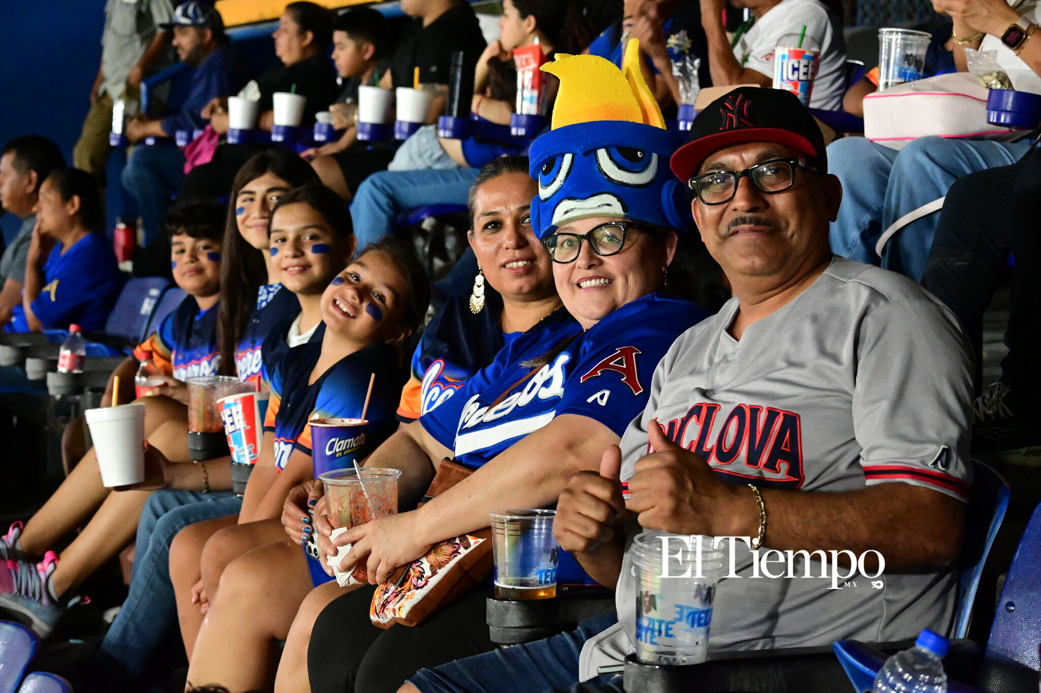 Familias llenan el estadio para apoyar a los Acereros