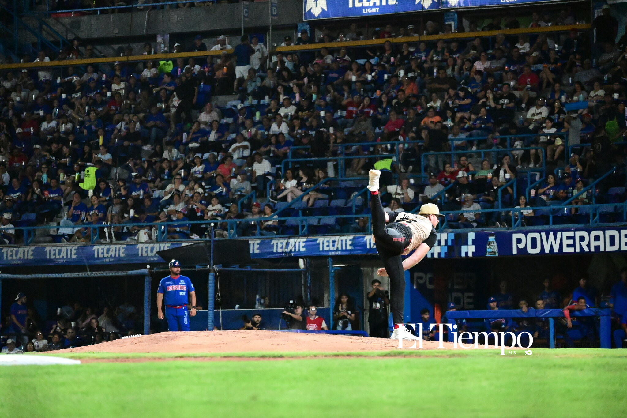 Familias llenan el estadio para apoyar a los Acereros