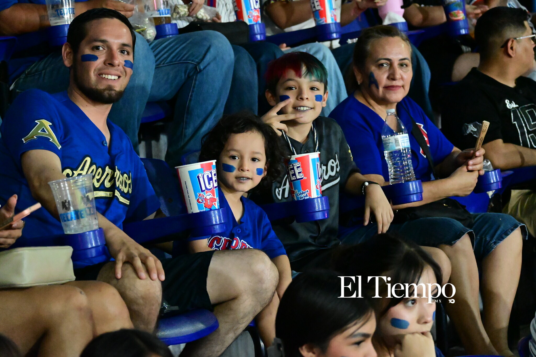Familias llenan el estadio para apoyar a los Acereros