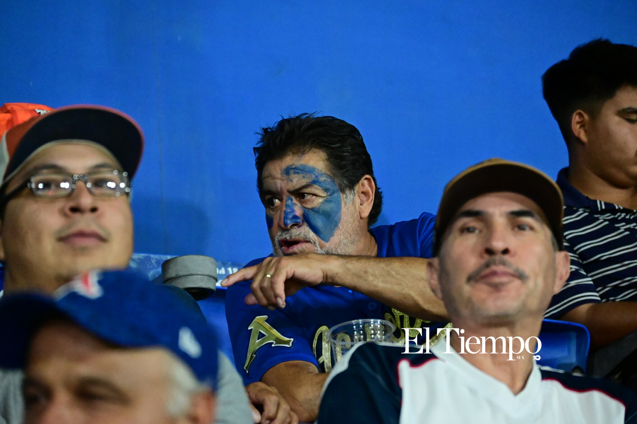 Familias llenan el estadio para apoyar a los Acereros