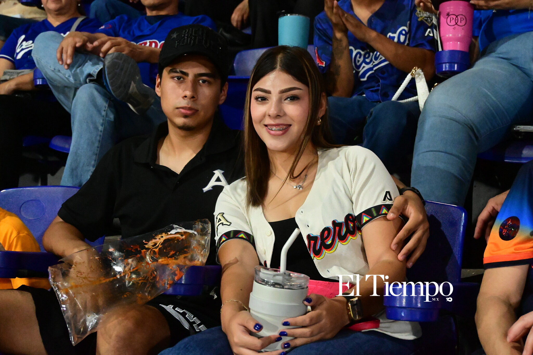 Familias llenan el estadio para apoyar a los Acereros