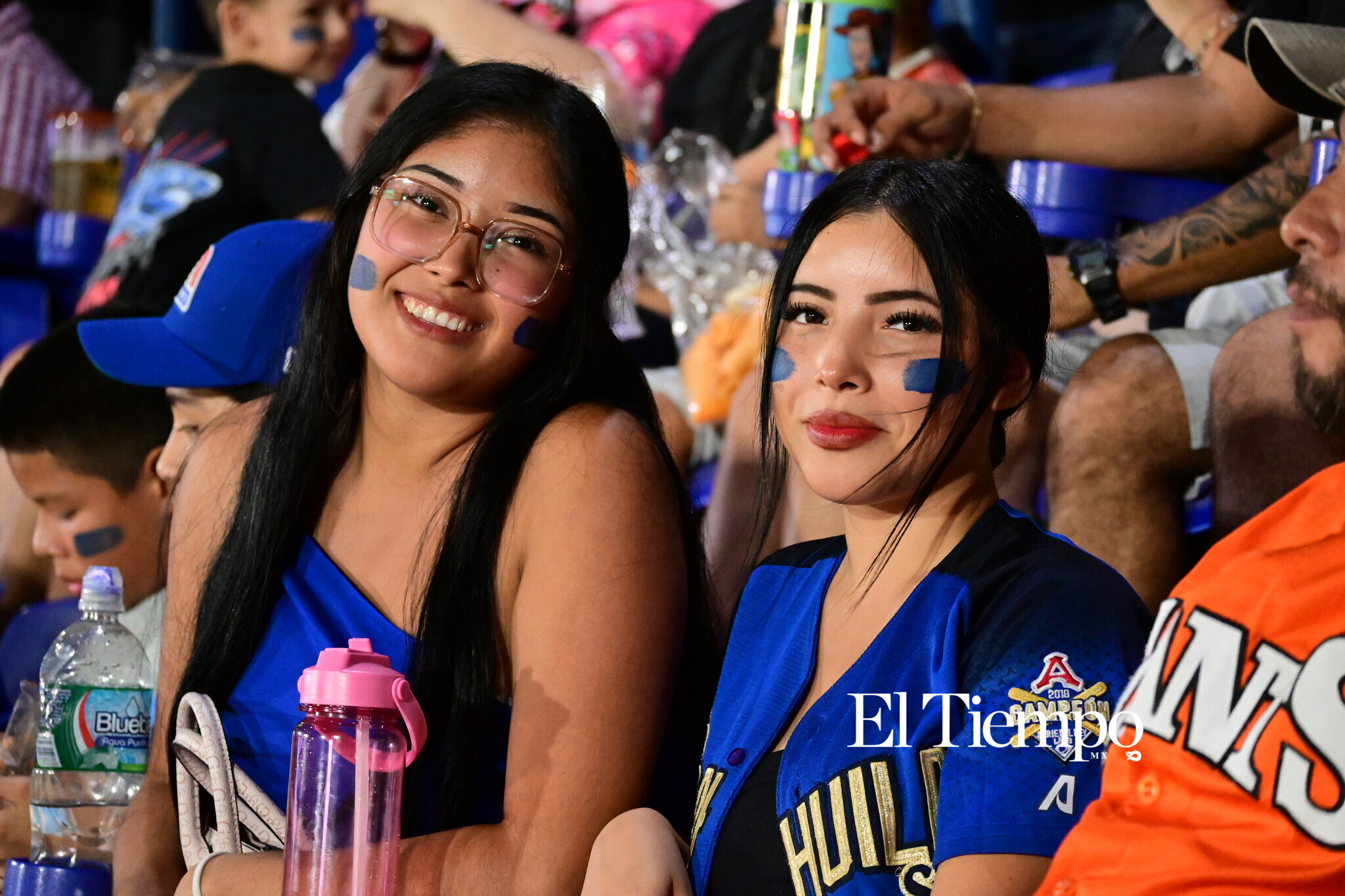 Familias llenan el estadio para apoyar a los Acereros