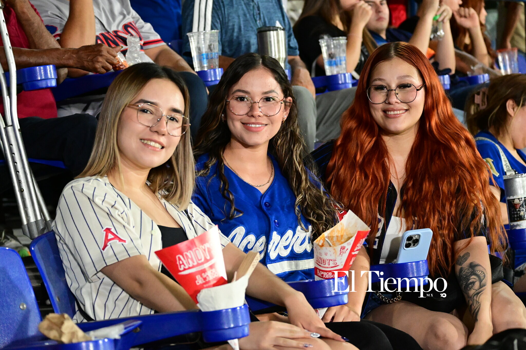 Familias llenan el estadio para apoyar a los Acereros