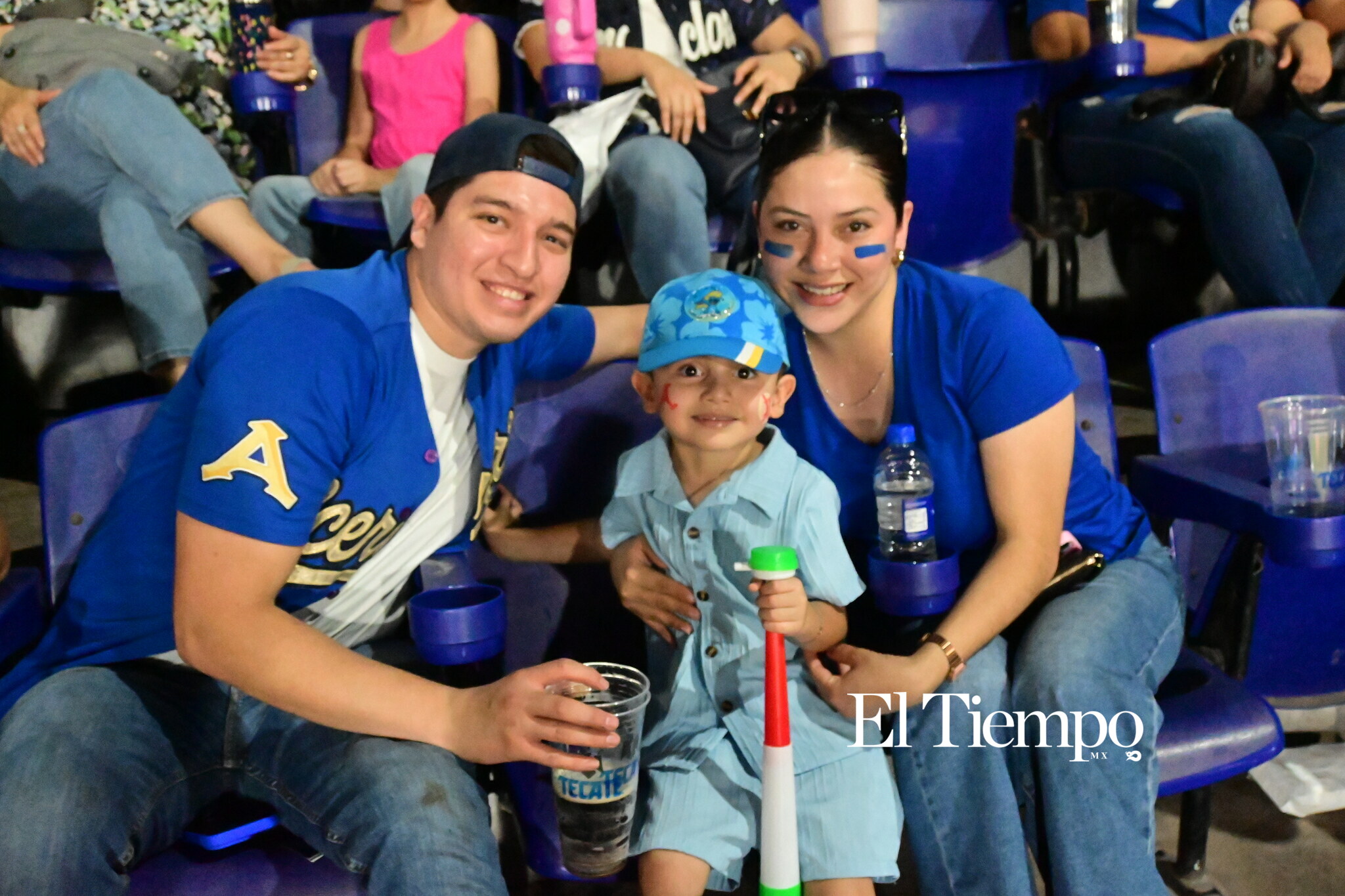 Familias llenan el estadio para apoyar a los Acereros
