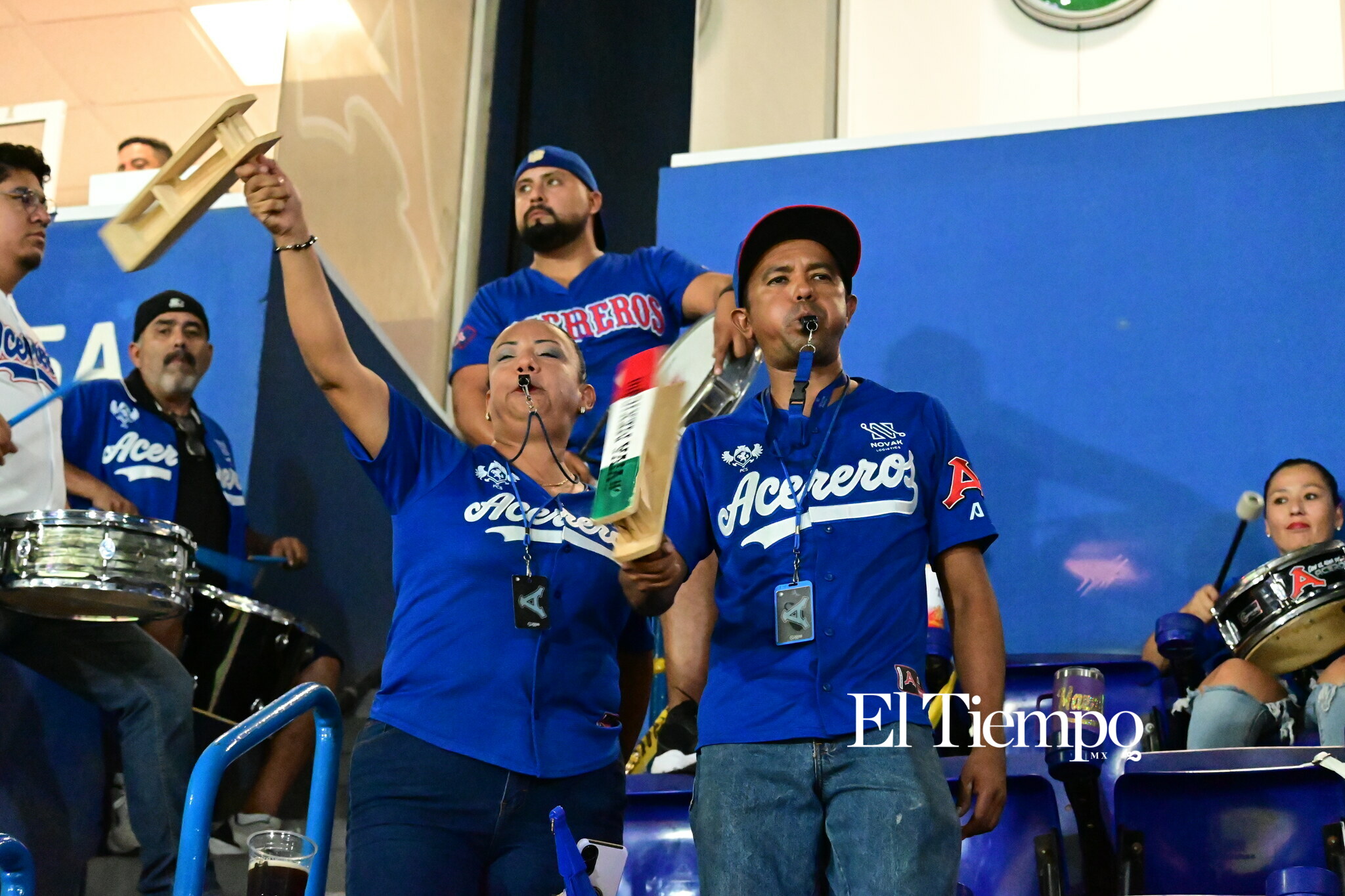 Familias llenan el estadio para apoyar a los Acereros