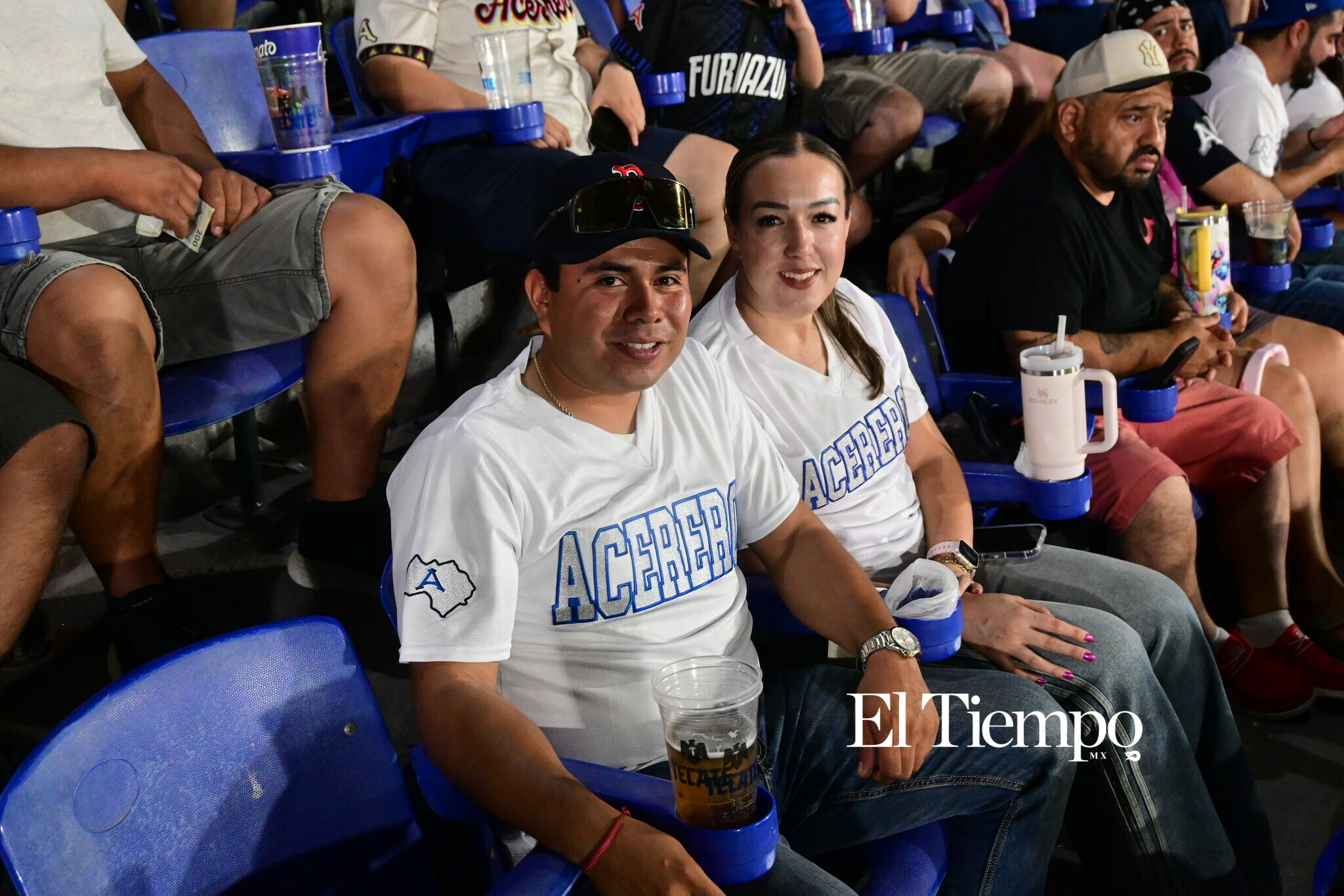 Familias llenan el estadio para apoyar a los Acereros