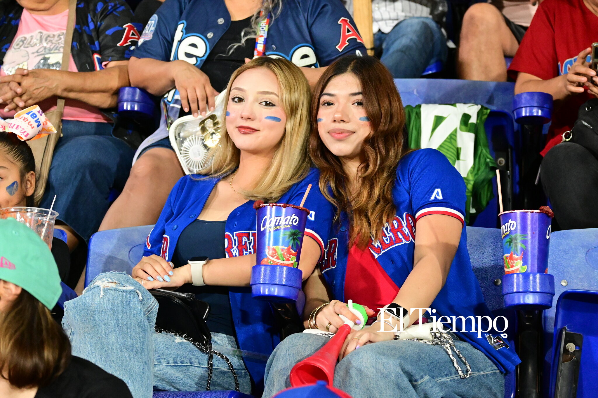 Familias llenan el estadio para apoyar a los Acereros