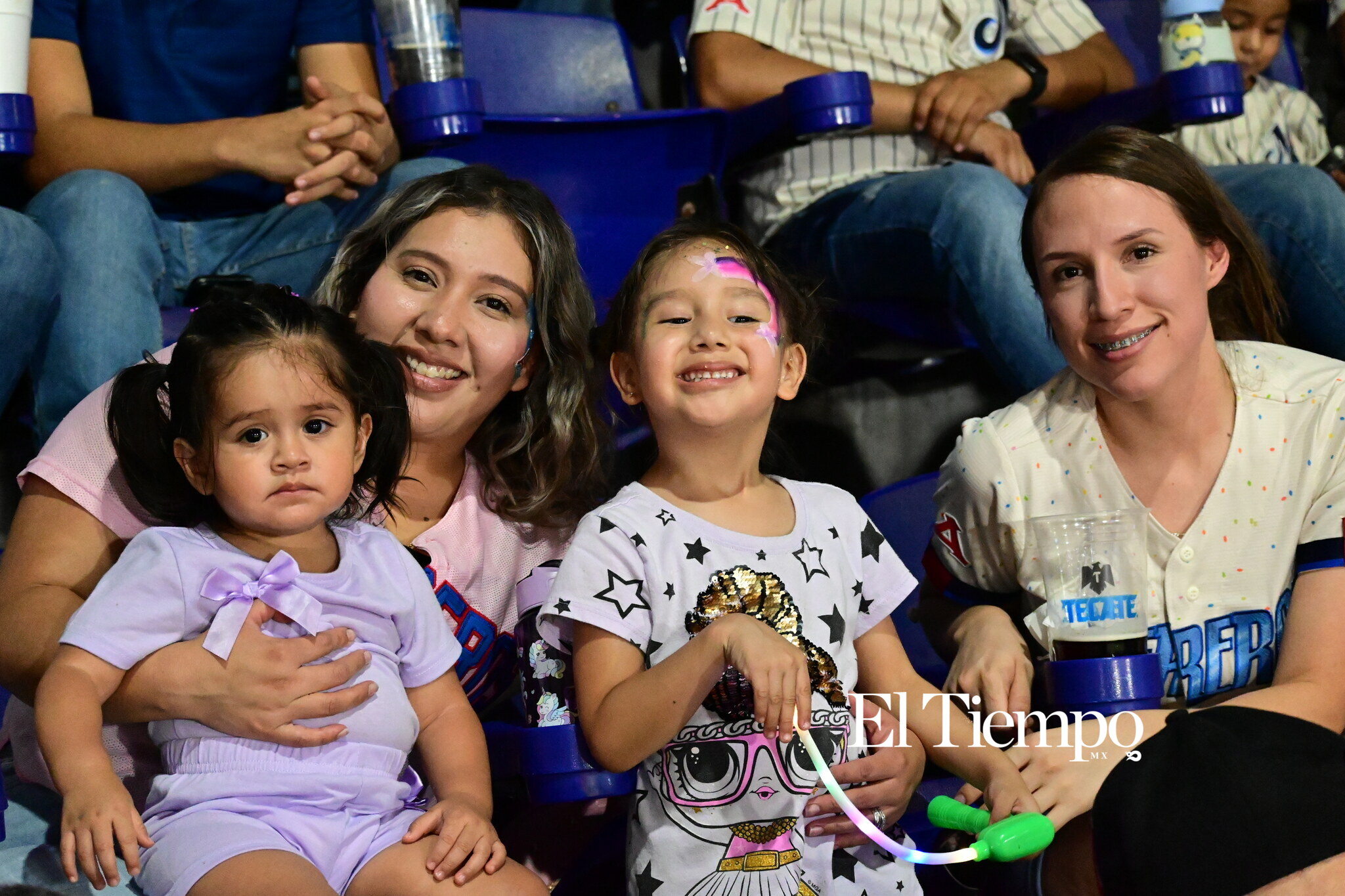 Familias llenan el estadio para apoyar a los Acereros