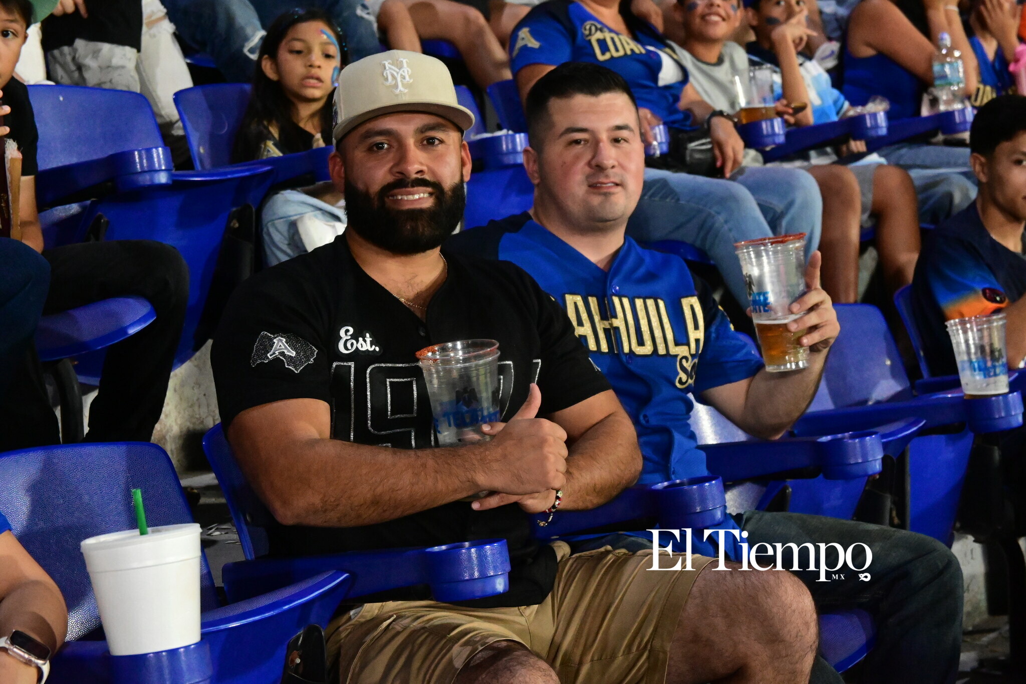 Familias llenan el estadio para apoyar a los Acereros