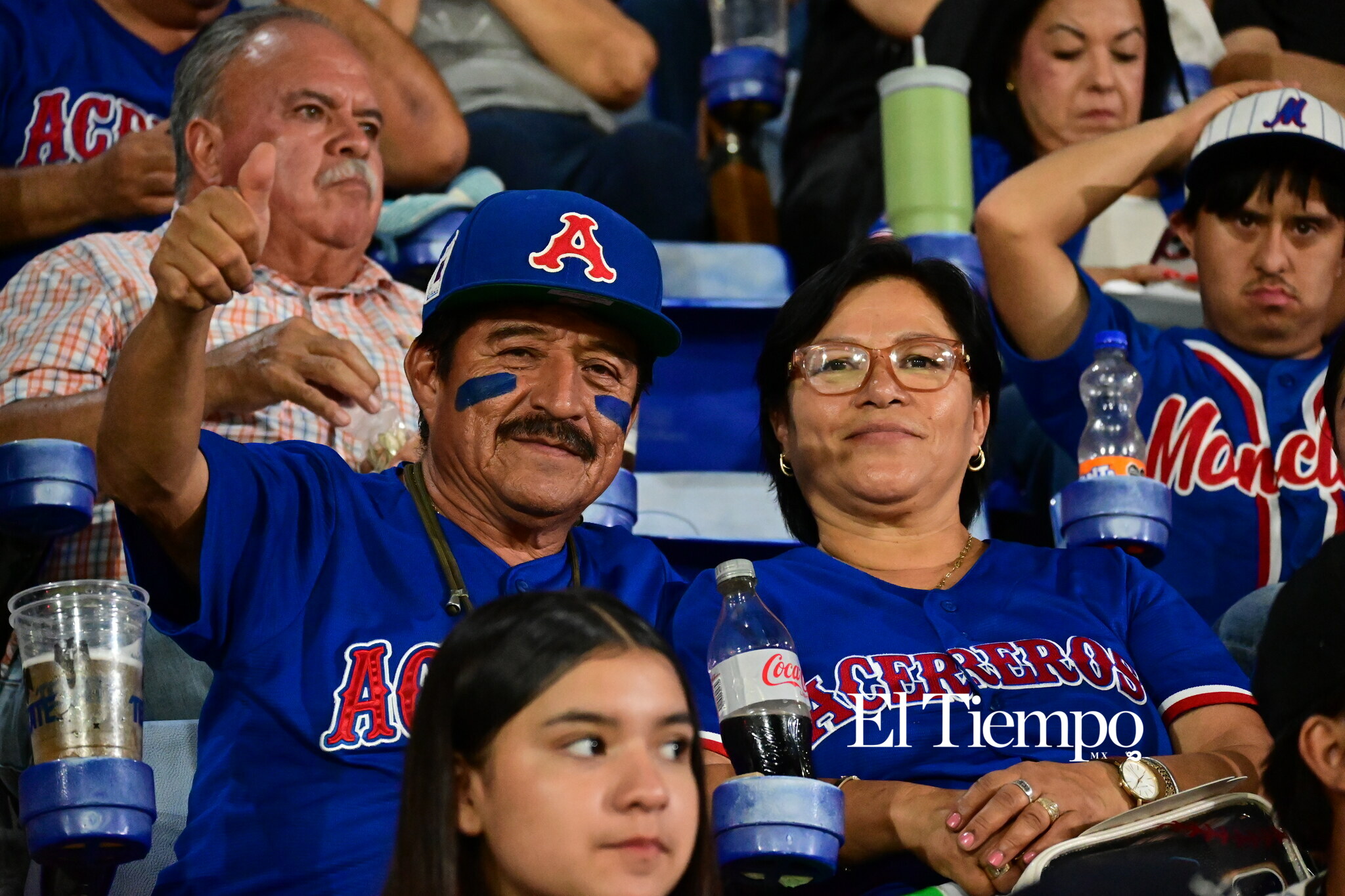 Familias llenan el estadio para apoyar a los Acereros