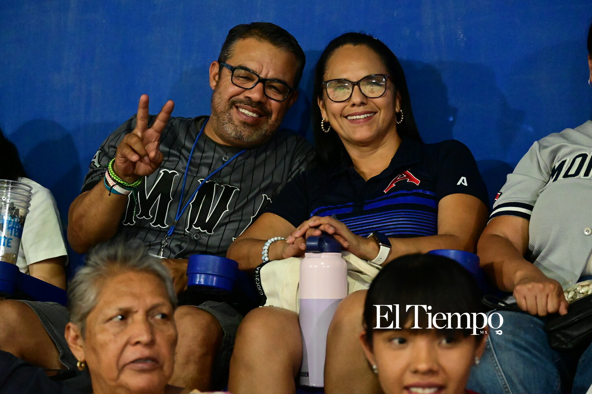 Familias llenan el estadio para apoyar a los Acereros