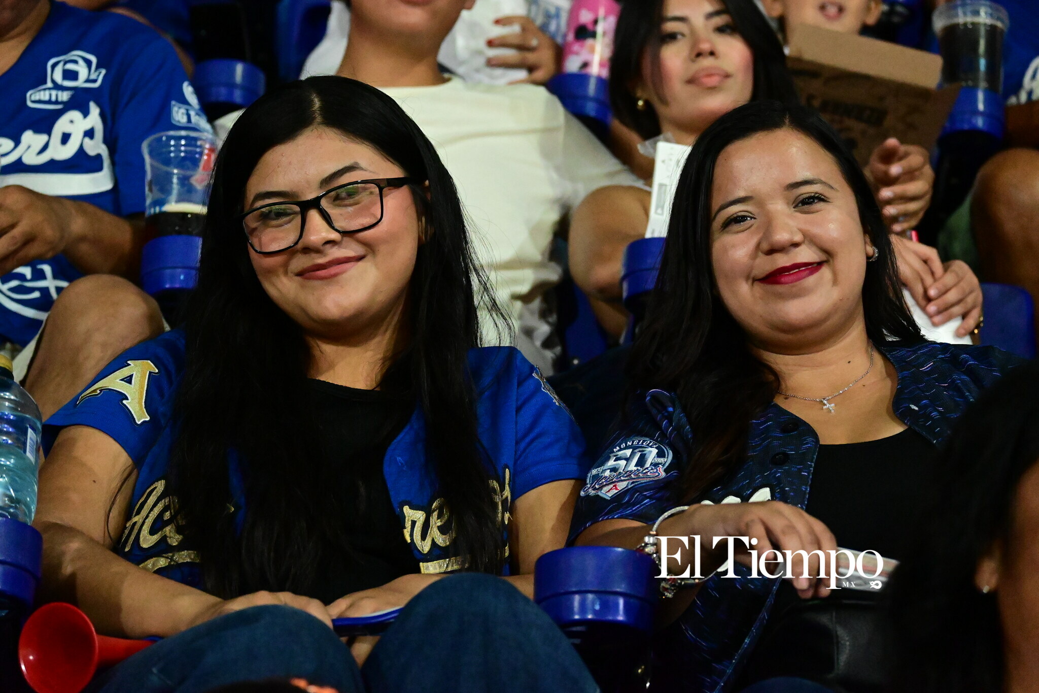 Familias llenan el estadio para apoyar a los Acereros