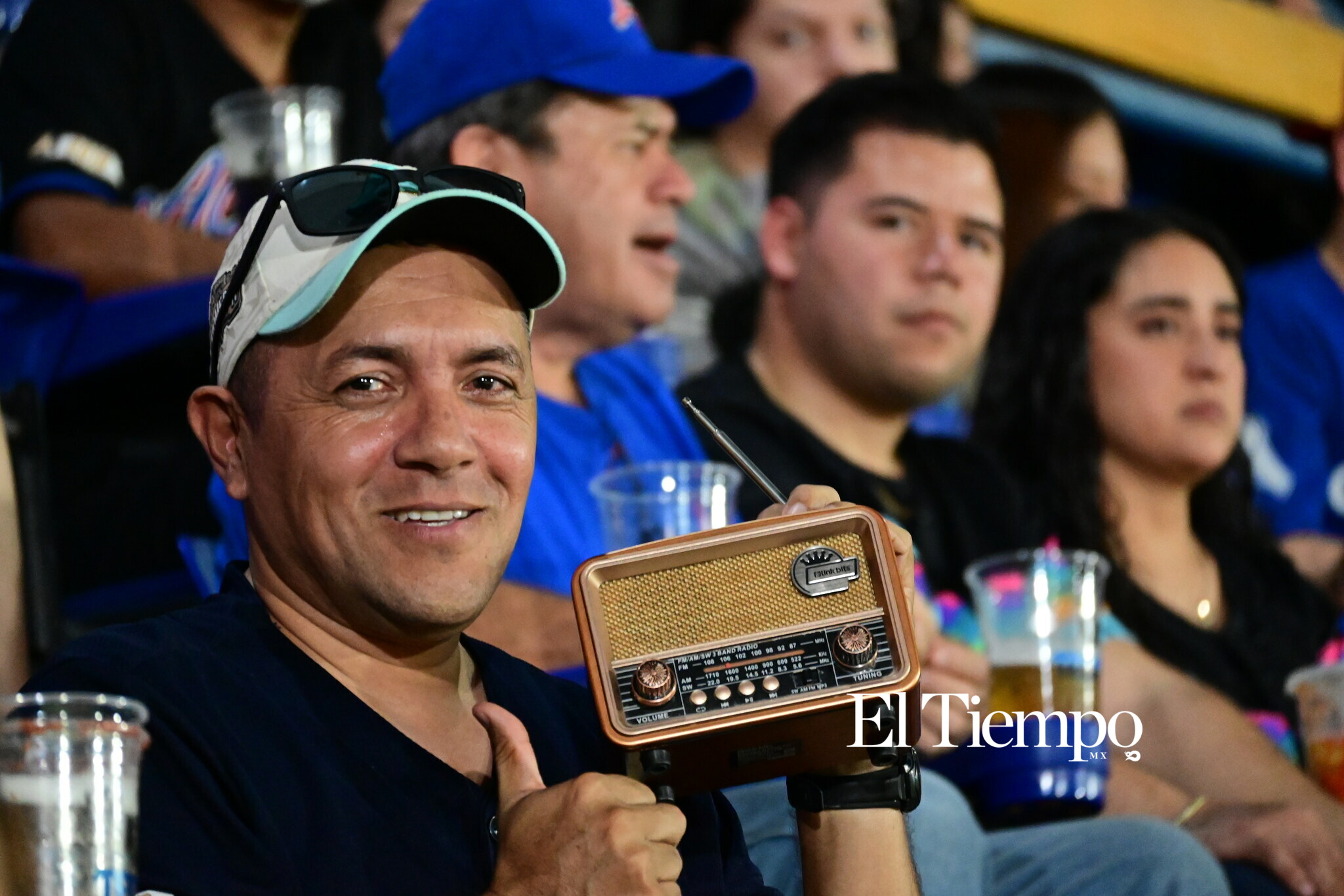 Familias llenan el estadio para apoyar a los Acereros