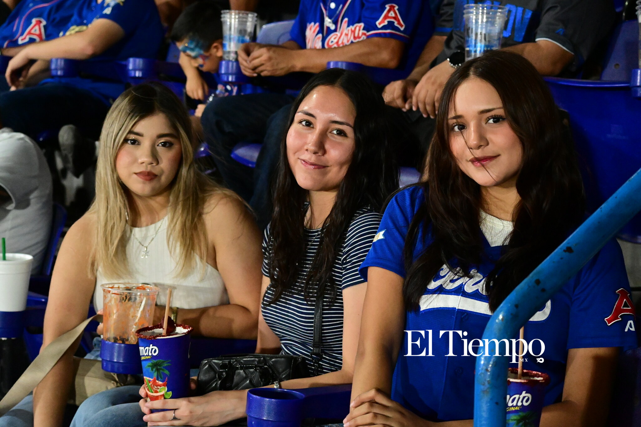 Familias llenan el estadio para apoyar a los Acereros