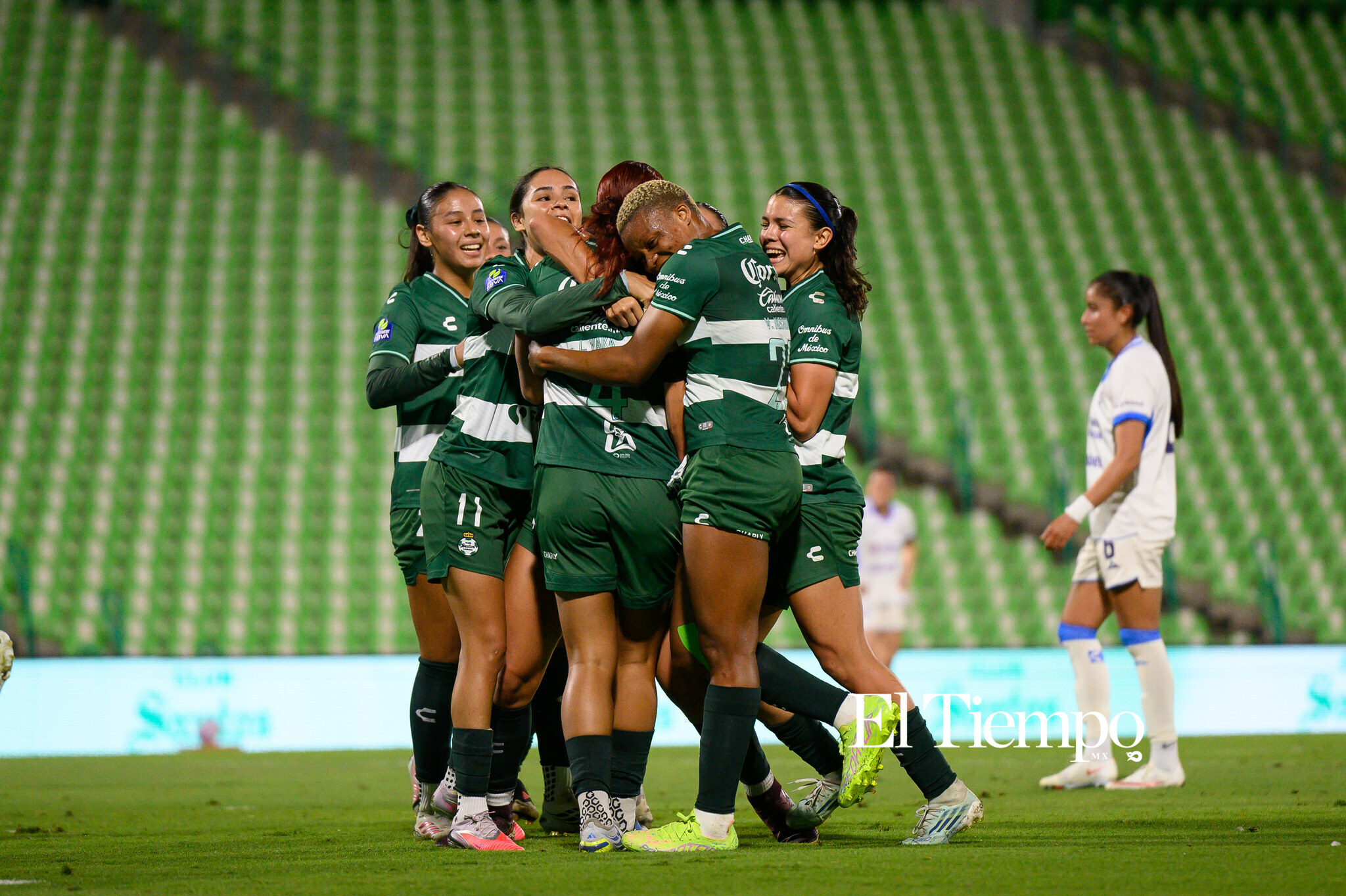 Santos Laguna vs Cruz Azul | Liga MX Femenil — Jornada 8

#LigaMXFemenil #Jornada8 #SantosFemenil #SantosLaguna #CruzAzulFemenil #CruzAzul #FutbolFemenil #FutbolFemenino #Soccer #Jugadoras #NikonMX #Torreon #FutbolMexicano #FotografiaDeportiva #WomenInSoccer