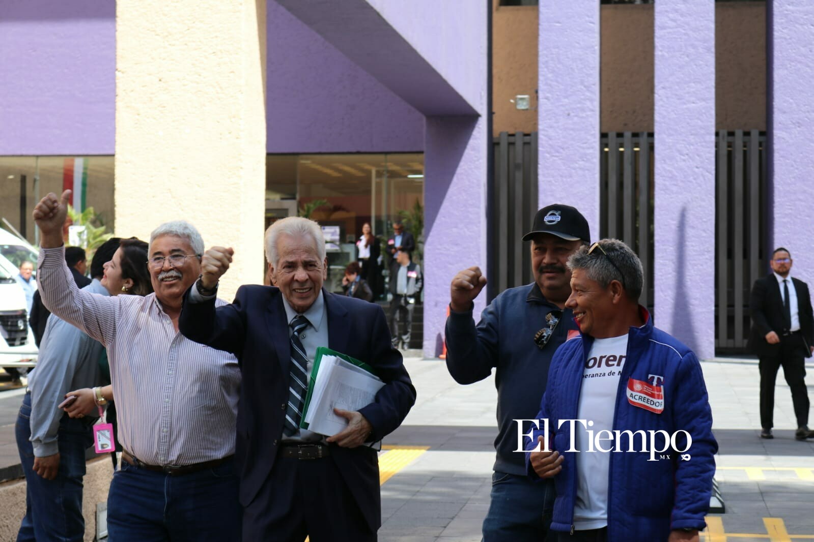 Momentos donde va saliendo el nuevo dueño de AHMSA