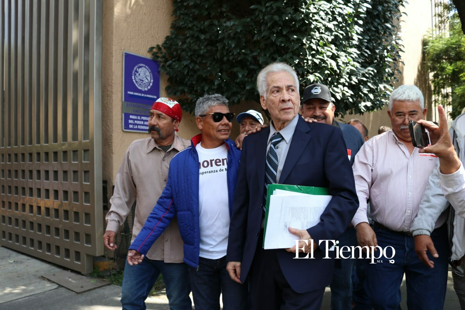 Momentos donde va saliendo el nuevo dueño de AHMSA