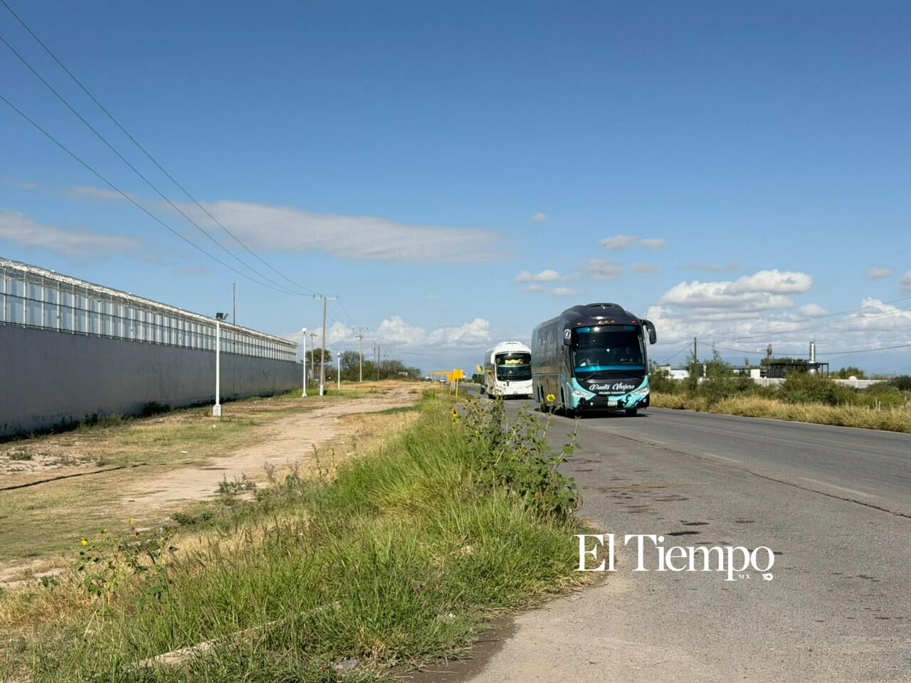 Familias buscan pistas de desaparecidos al ingresar al CERESO de Monclova