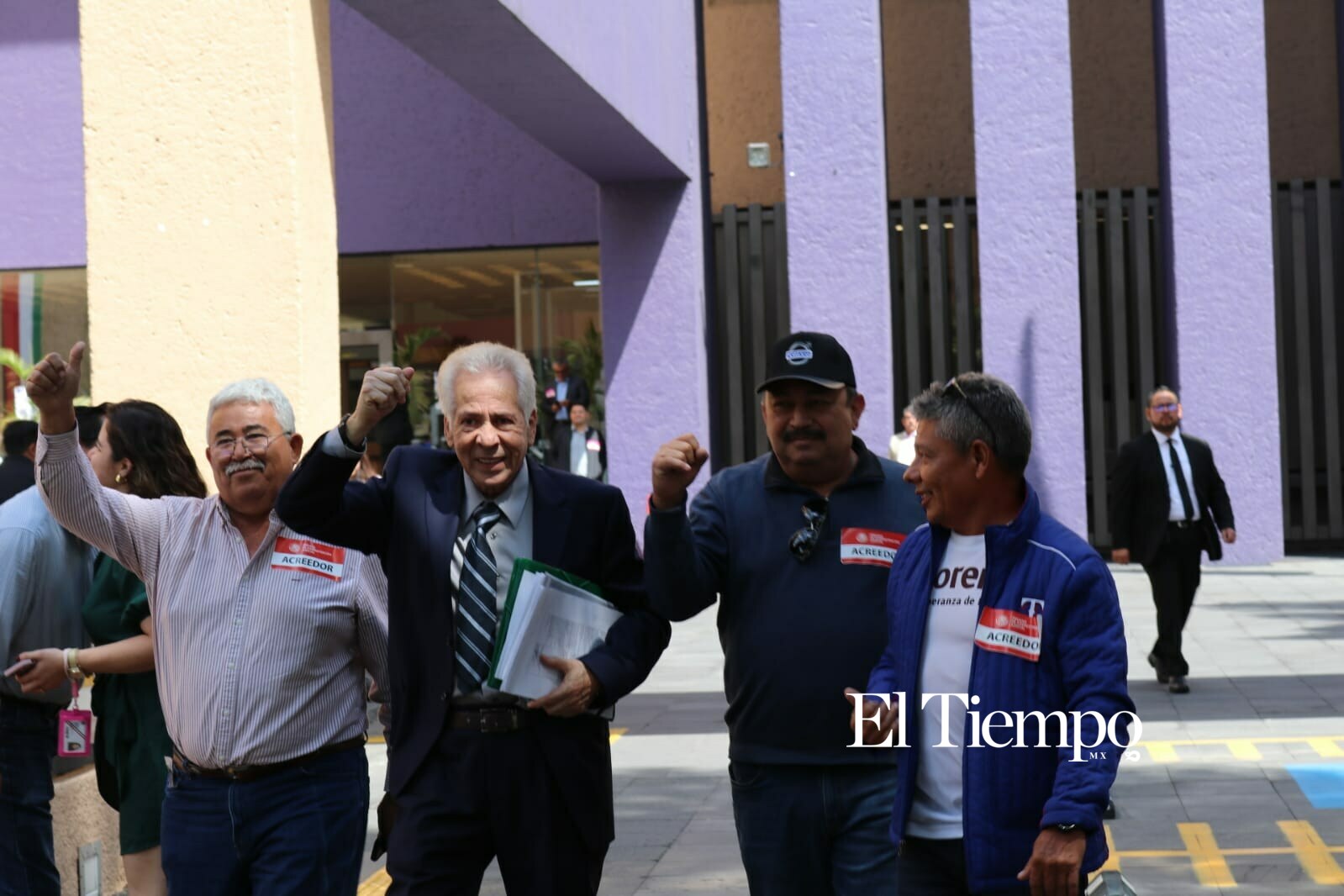 Momentos donde va saliendo el nuevo dueño de AHMSA