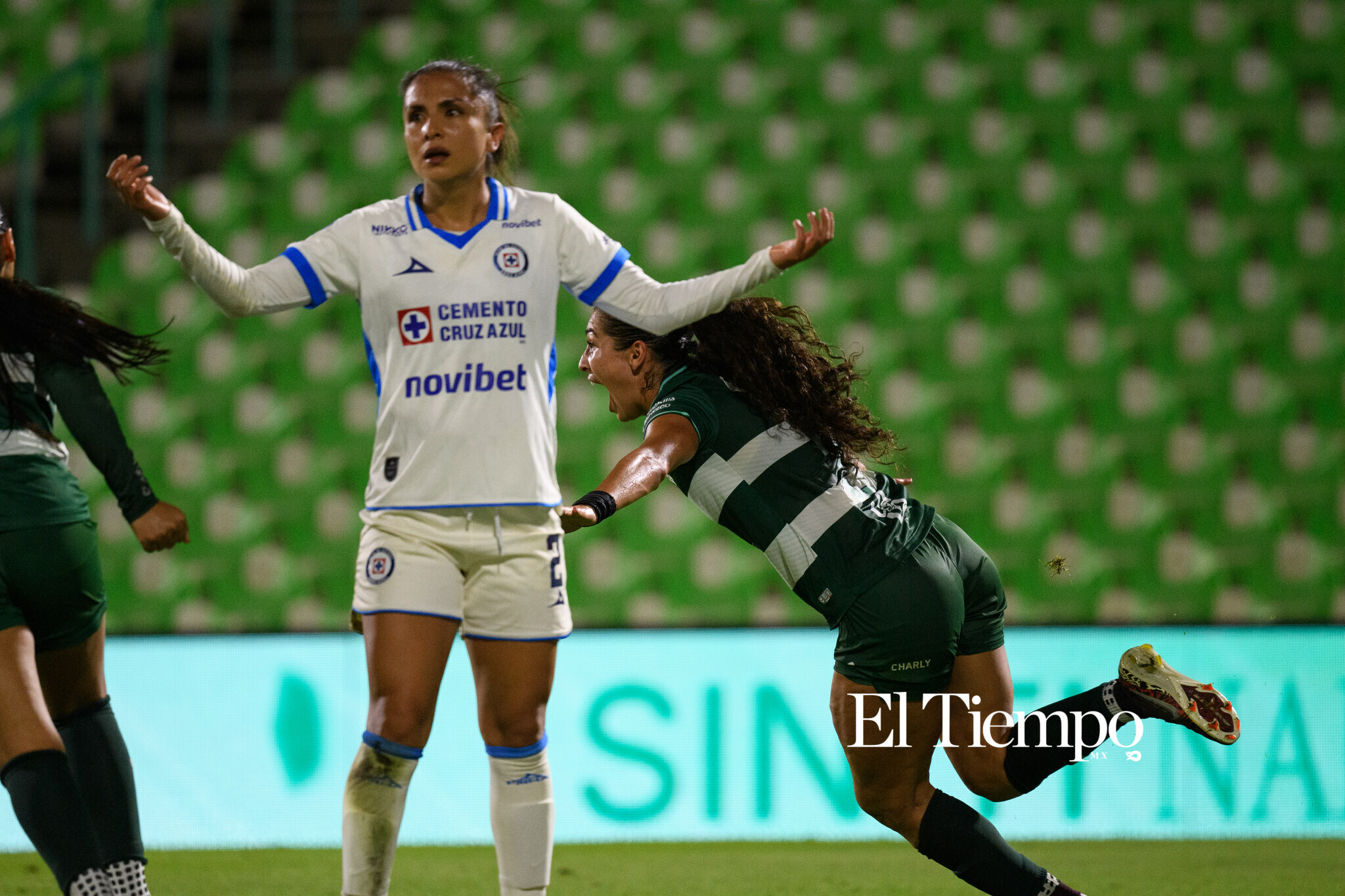 Santos Laguna vs Cruz Azul | Liga MX Femenil — Jornada 8

#LigaMXFemenil #Jornada8 #SantosFemenil #SantosLaguna #CruzAzulFemenil #CruzAzul #FutbolFemenil #FutbolFemenino #Soccer #Jugadoras #NikonMX #Torreon #FutbolMexicano #FotografiaDeportiva #WomenInSoccer