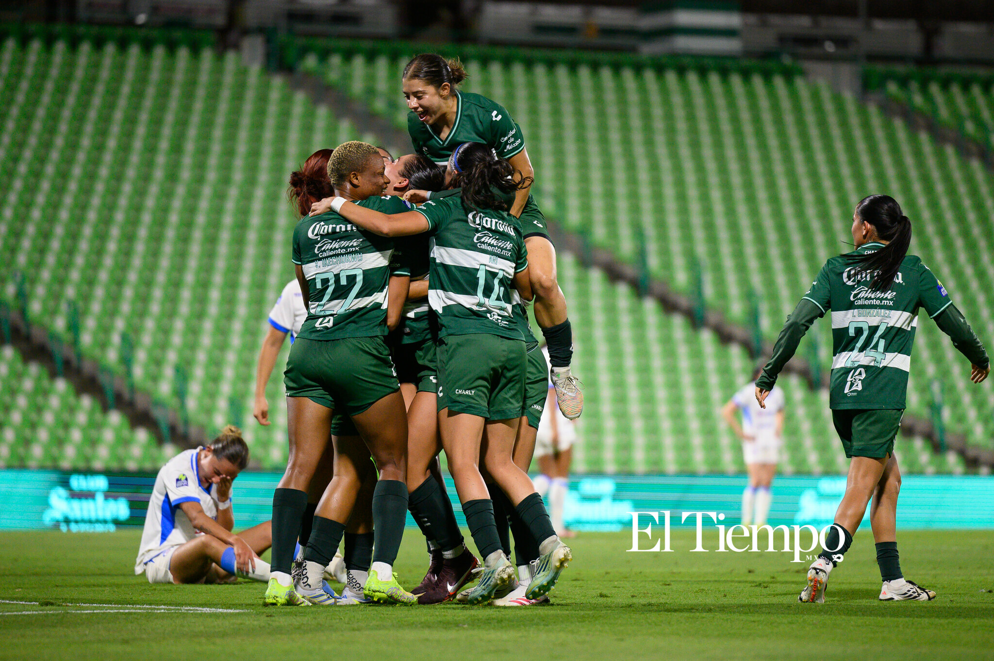 Santos Laguna vs Cruz Azul | Liga MX Femenil — Jornada 8

#LigaMXFemenil #Jornada8 #SantosFemenil #SantosLaguna #CruzAzulFemenil #CruzAzul #FutbolFemenil #FutbolFemenino #Soccer #Jugadoras #NikonMX #Torreon #FutbolMexicano #FotografiaDeportiva #WomenInSoccer