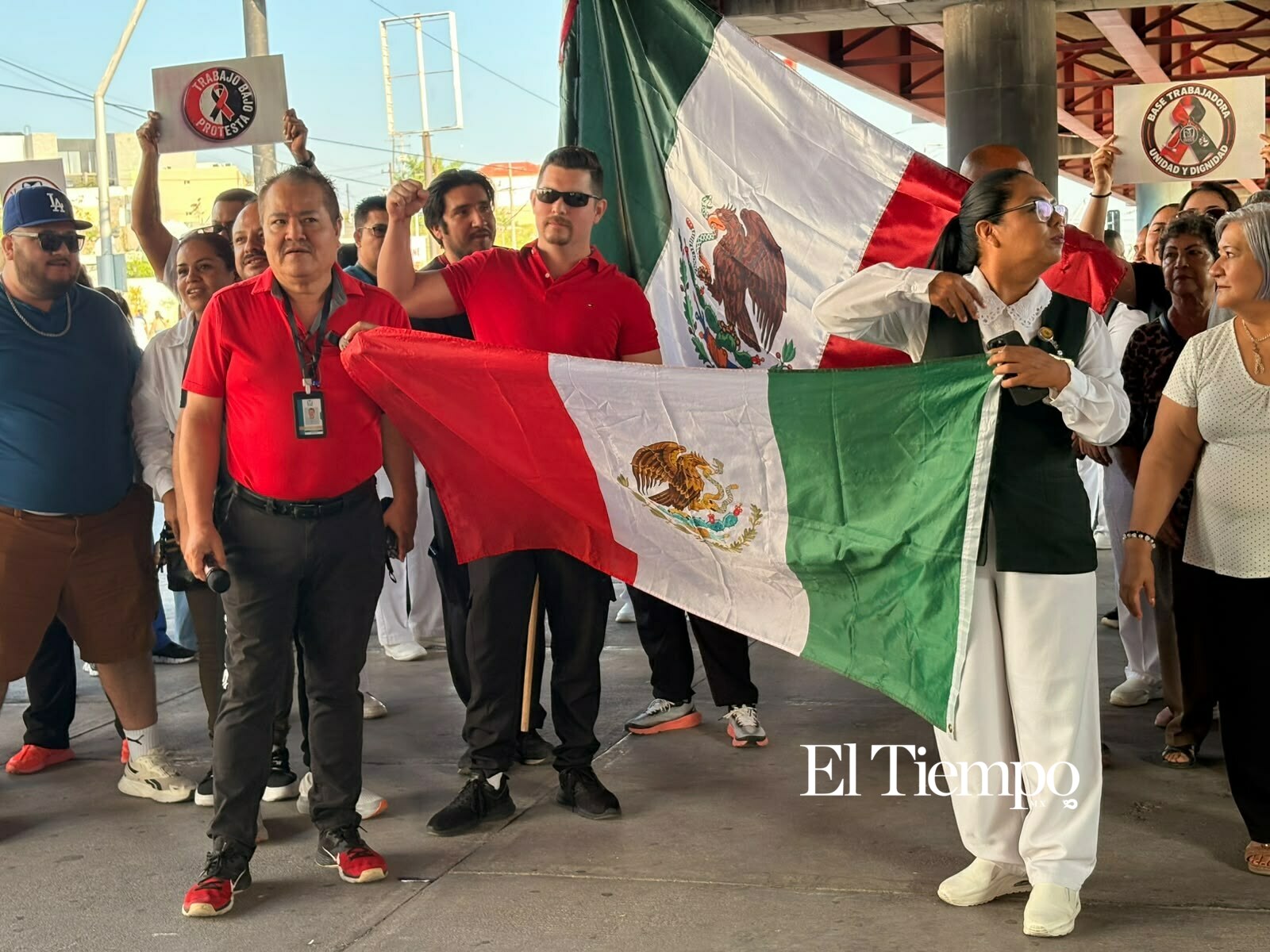 Manifestacion de trabajadores del IMSS de la clínica 7 en Monclova