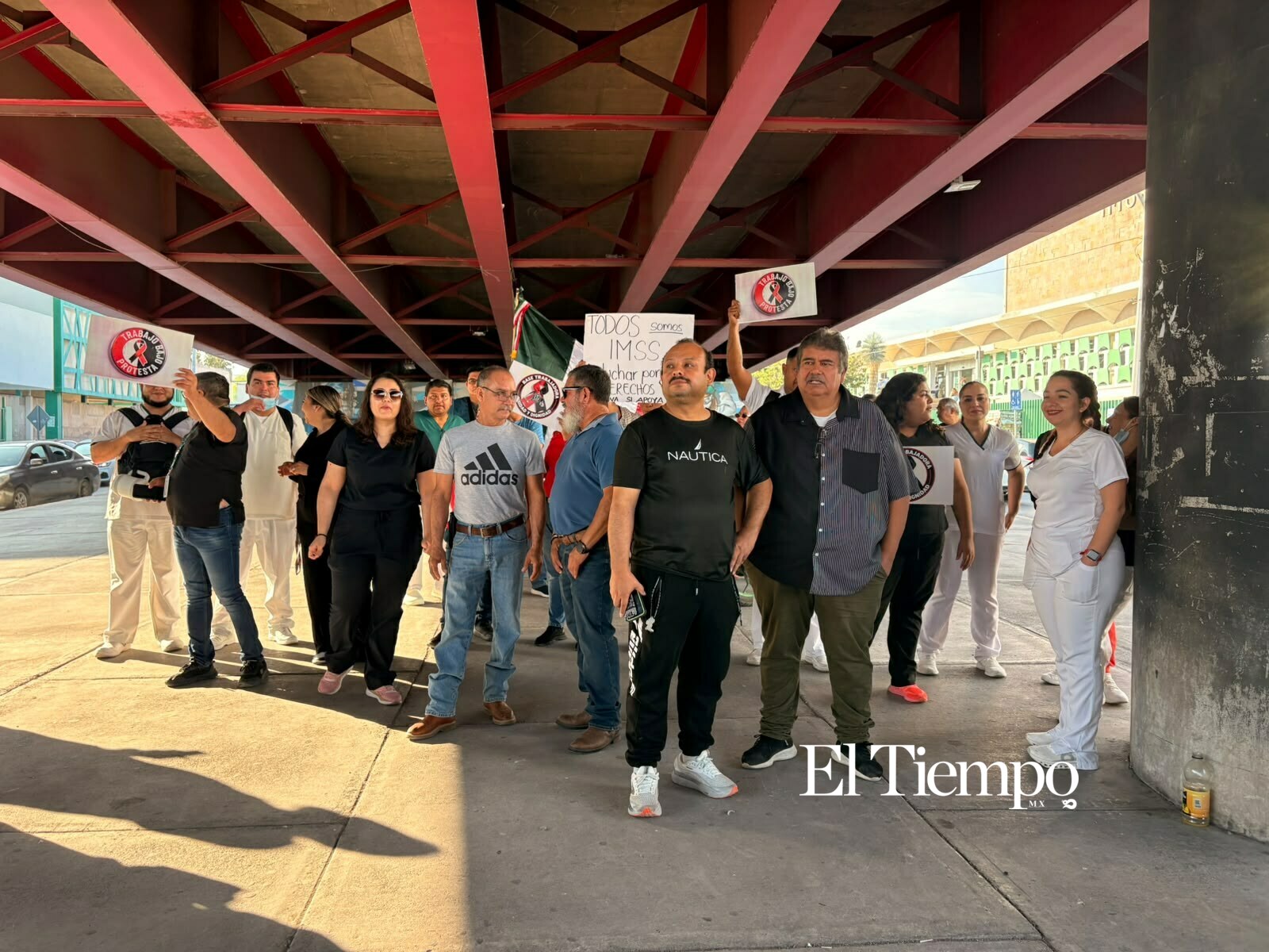 Manifestacion de trabajadores del IMSS de la clínica 7 en Monclova