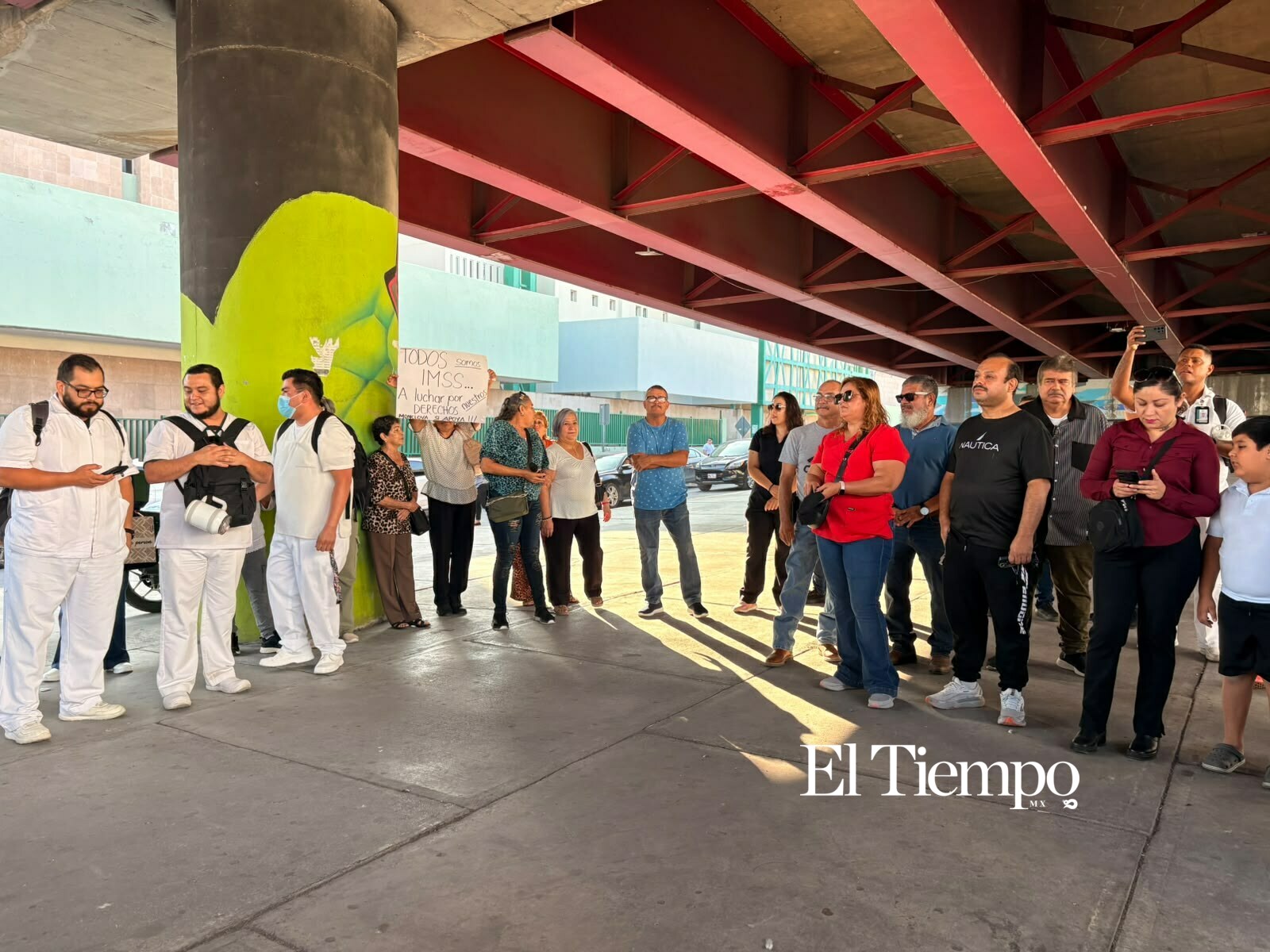 Manifestacion de trabajadores del IMSS de la clínica 7 en Monclova