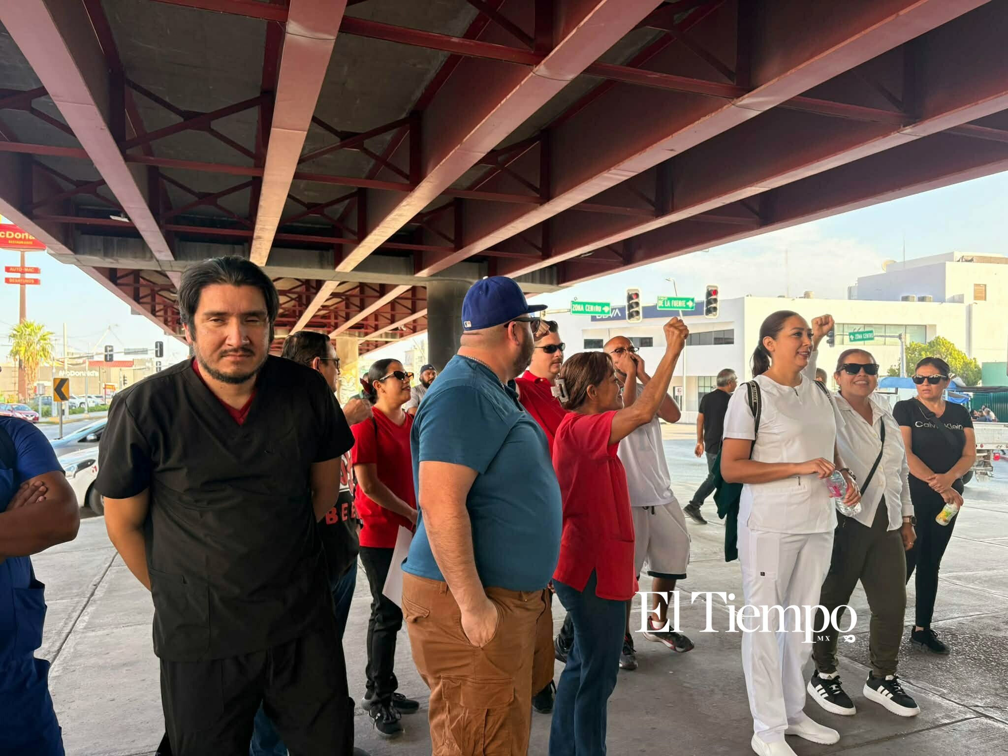 Manifestacion de trabajadores del IMSS de la clínica 7 en Monclova