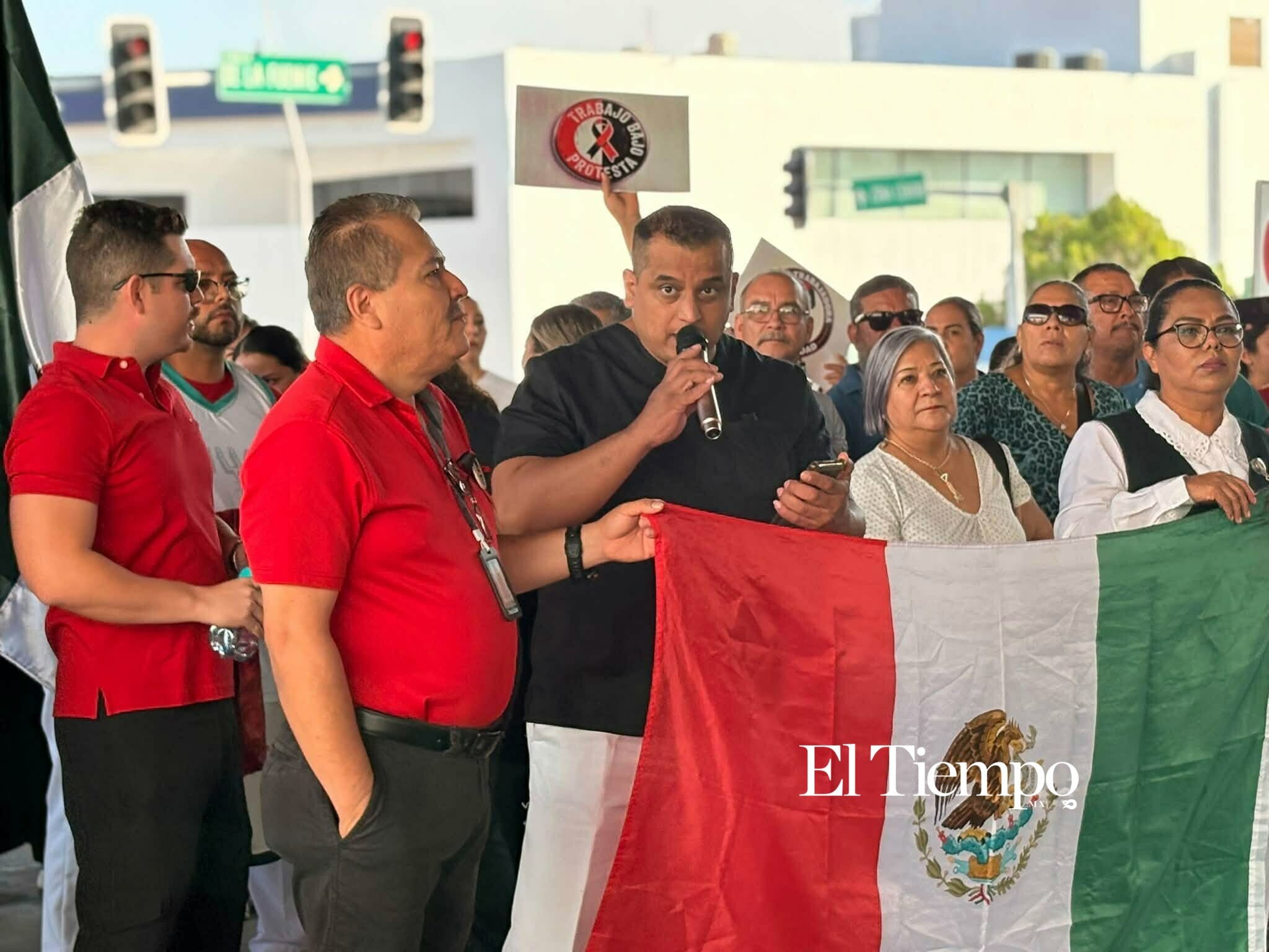 Manifestacion de trabajadores del IMSS de la clínica 7 en Monclova