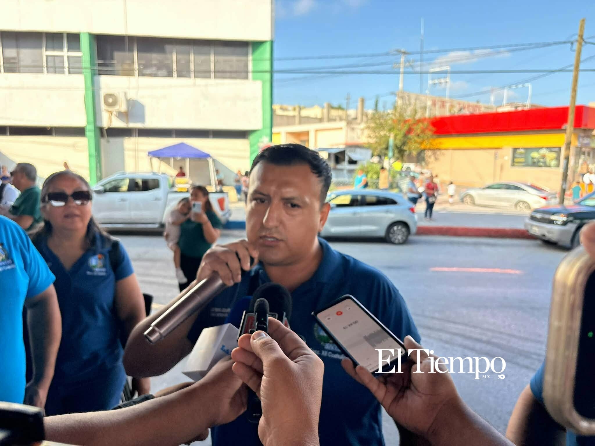 Manifestacion de trabajadores del IMSS de la clínica 7 en Monclova