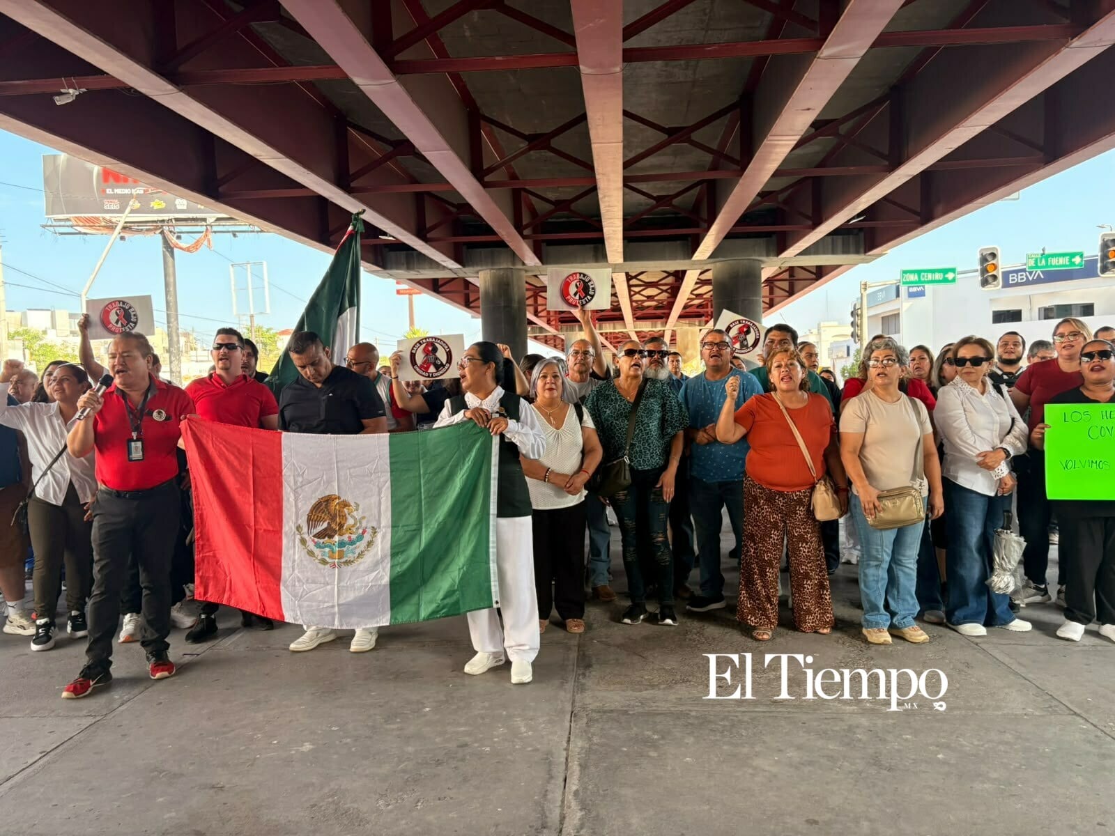 Manifestacion de trabajadores del IMSS de la clínica 7 en Monclova