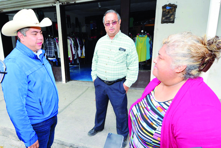 Refrendan apoyo a Alfredo Paredes