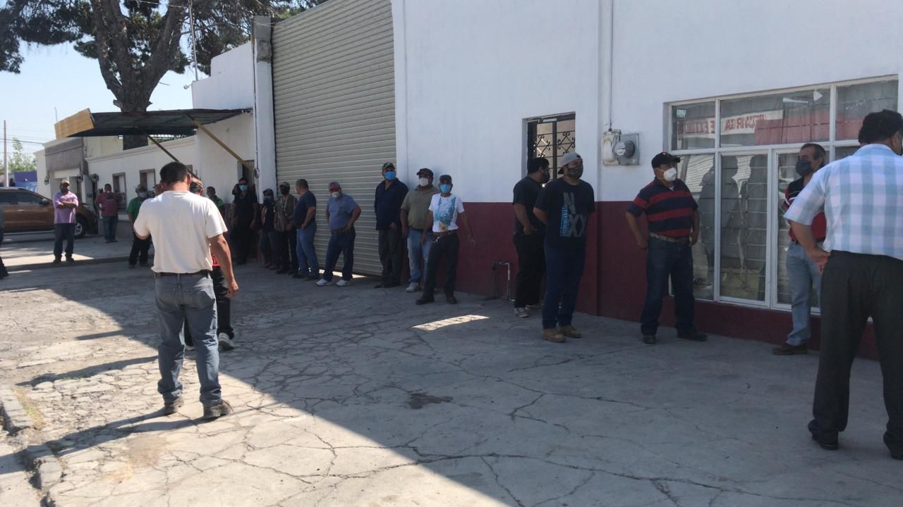 Protestan obreros de HML, llevan un mes sin salario 