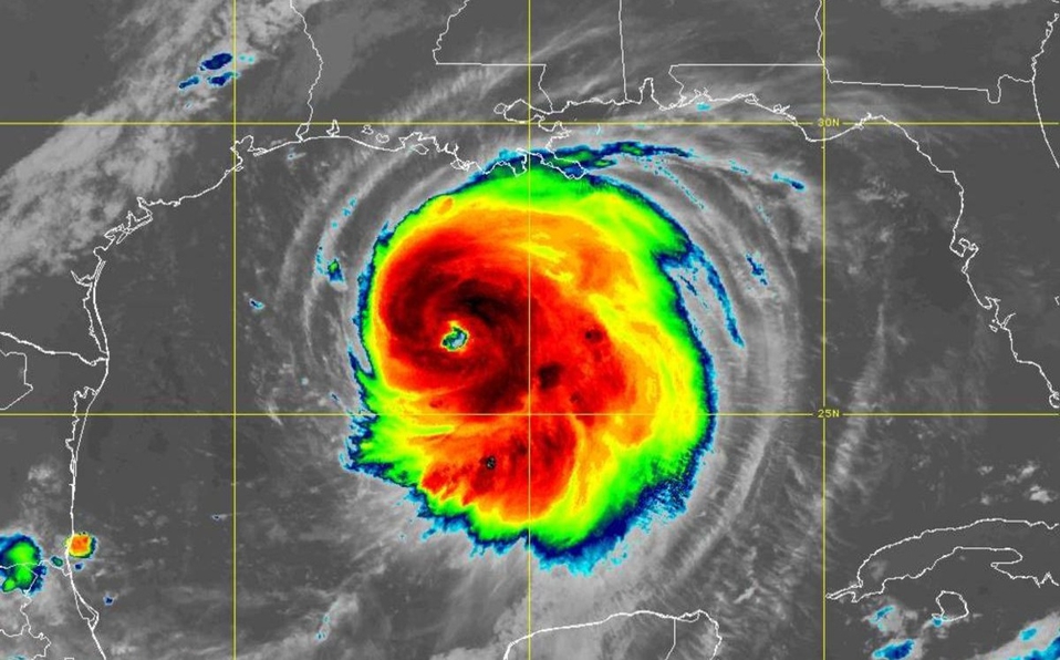 Laura alcanza categoría 4 antes de tocar tierra en Estados Unidos: \'Laura se ha convertido en un huracán de categoría 4 extremadamente peligroso con marejada catastrófica, vientos extremos e inun