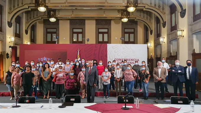 Promete AMLO rescate de cuerpos de mineros en Pasta de Conchos; se reúne con familiares