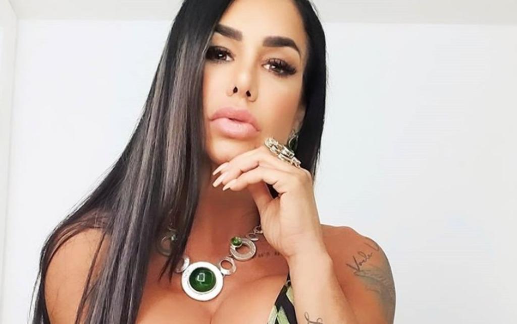 Lis Vega presume su cuerpo en traje de baño
