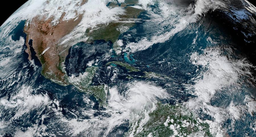 FOTOS 📸: Esta es la furia del Huracán Iota al sur del continente Americano: El Huracán Iota ha dejado graves estragos tras su paso; la población de Nicaragua está comenzando a tomar sus precauciones.