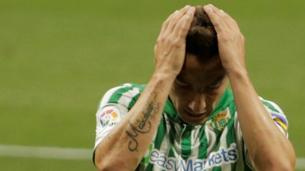 Andrés Guardado se contagia de coronavirus, informa el Betis: El club anunció que los tres futbolistas se encuentran en casa cumpliendo los protocolos sanitarios.