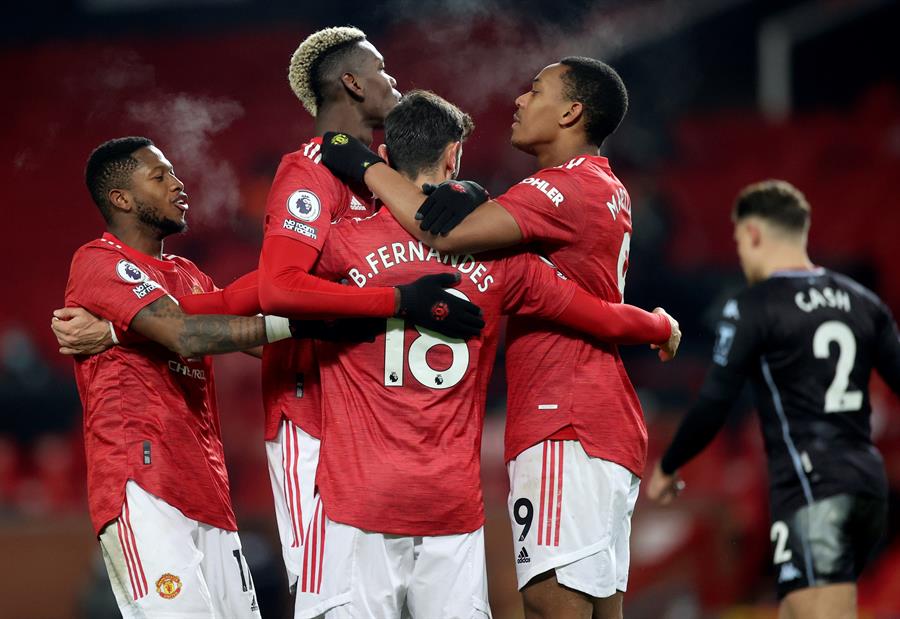 Manchester United logra primer triunfo del año y caza al líder Liverpool