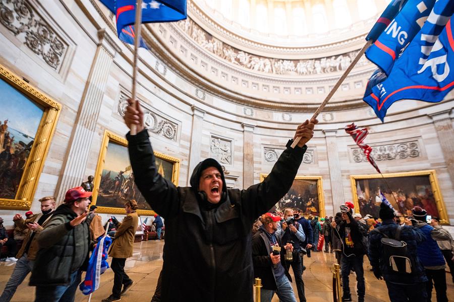 Simpatizantes del presidente Donald Trump irrumpen en el capitolio y causan graves daños: Estos disturbios no se han visto desde hace años en Estados Unidos.