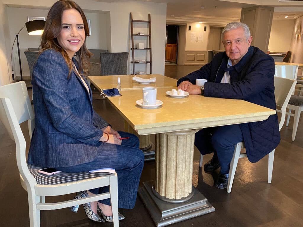 Desayuna AMLO con candidata de Morena al gobierno de Nuevo León: Es la primera vez que el presidente se reúne con una contendiente en el proceso electoral