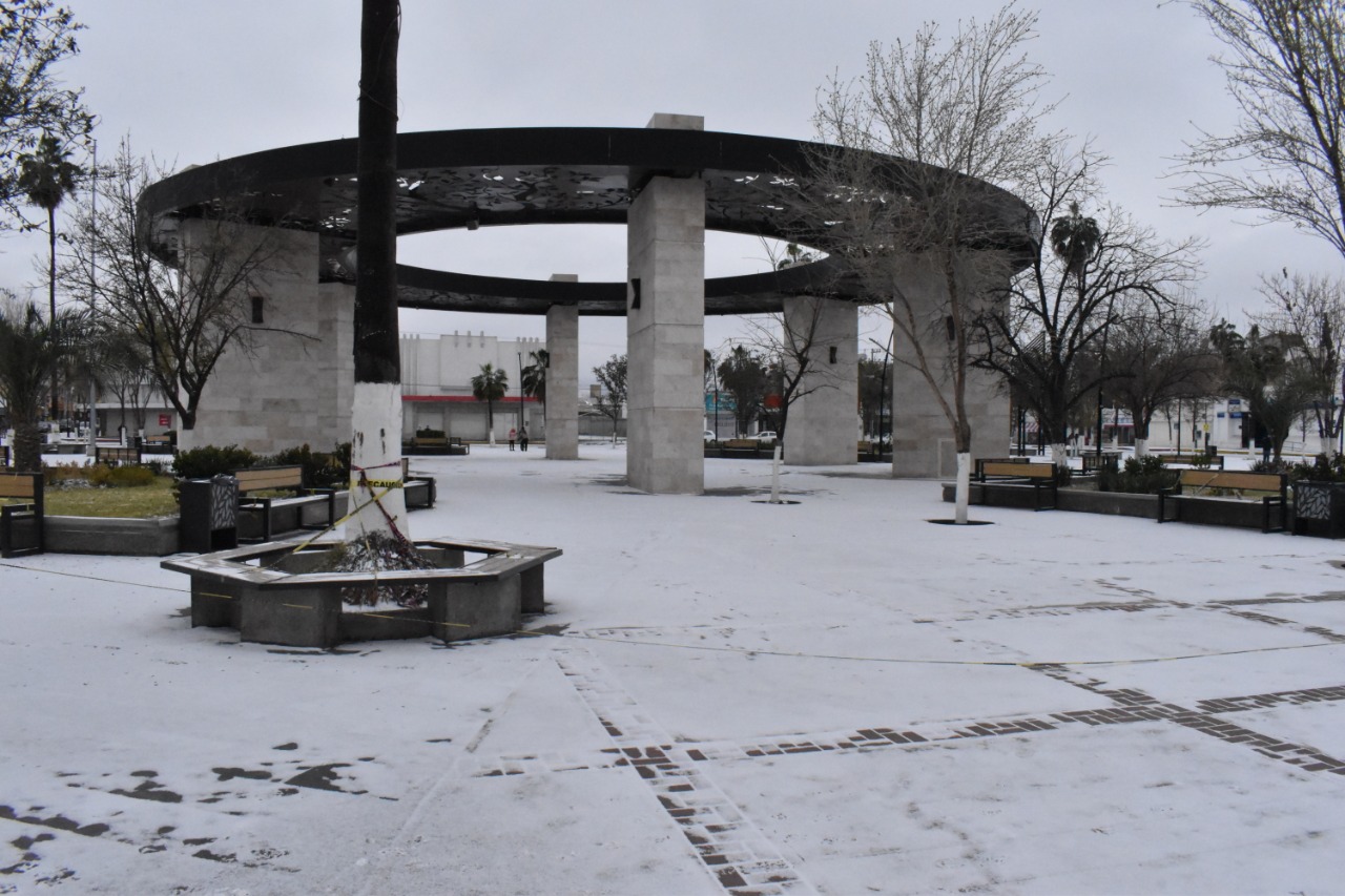 Nieve y caos se viven en Monclova: Hubo 7 grados bajo cero, falta de energía eléctrica, agua congelada y se cayó la red telefónica